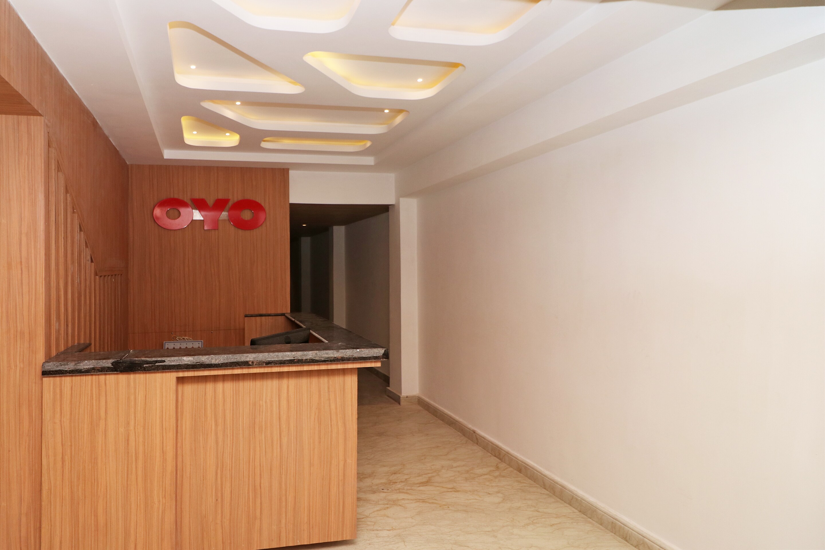 Capital O 22906 Hotel Riash, Allahabad 5