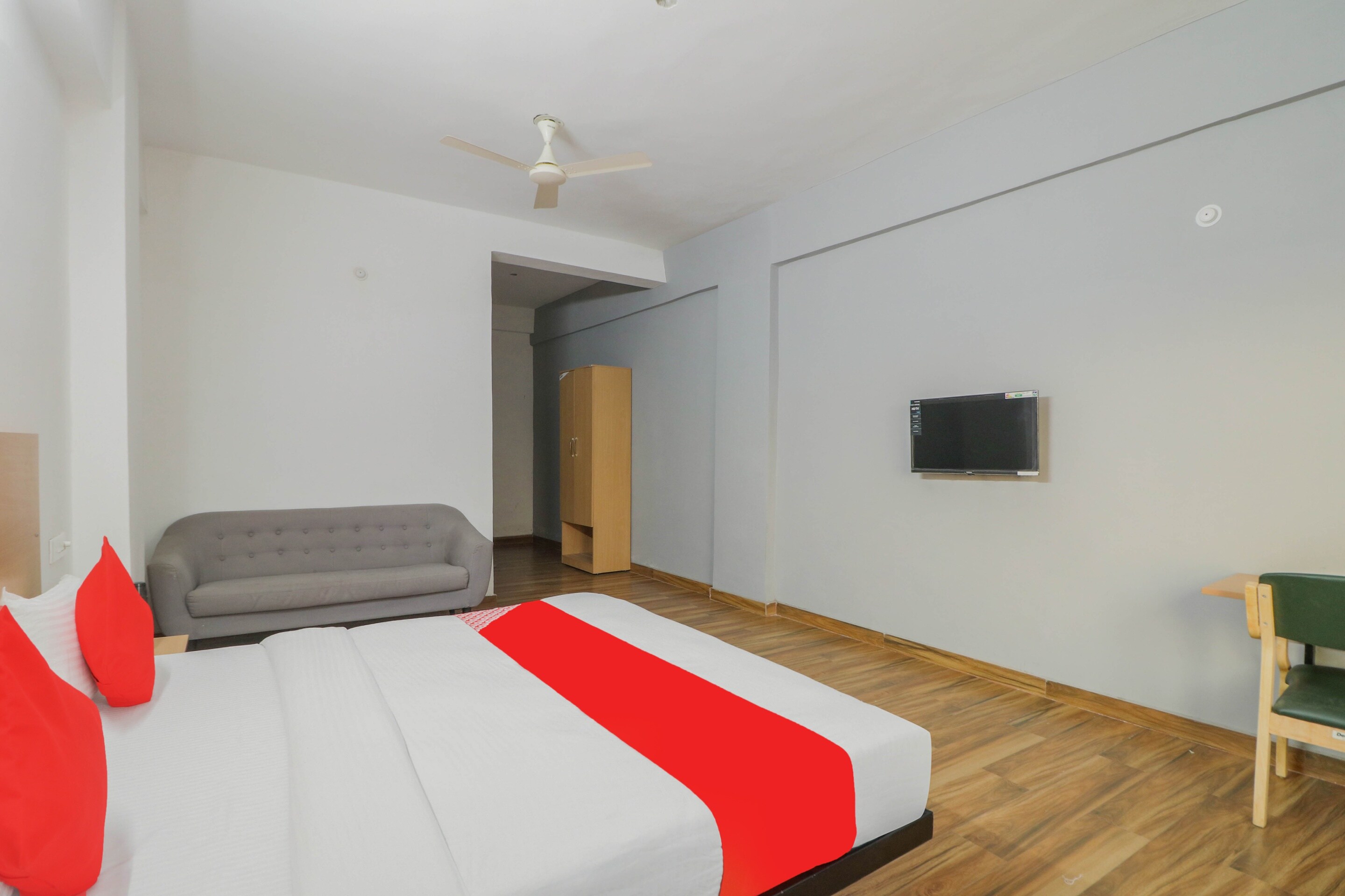 OYO 43024 Townhouse, Bhiwadi 2
