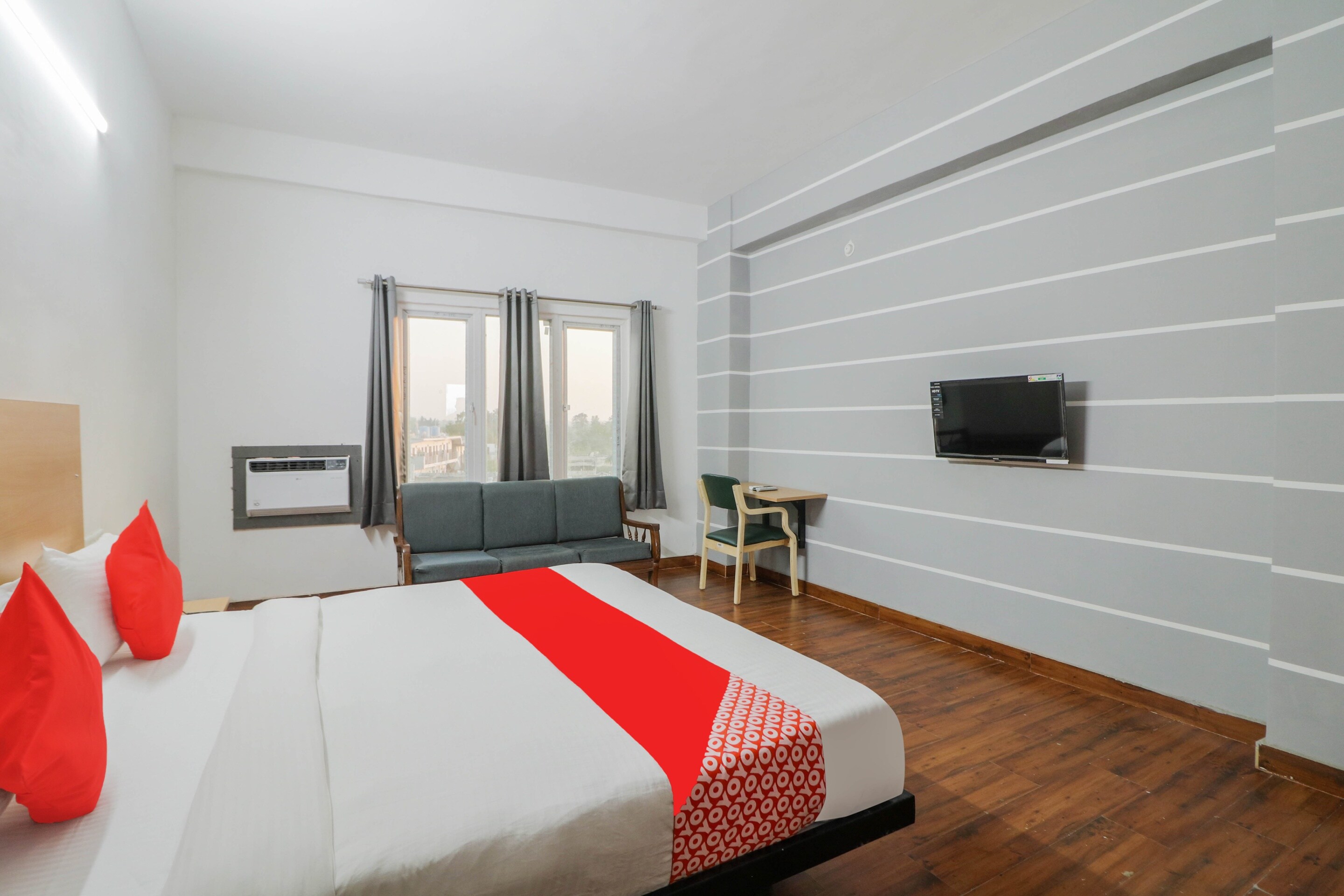 OYO 43024 Townhouse, Bhiwadi 3