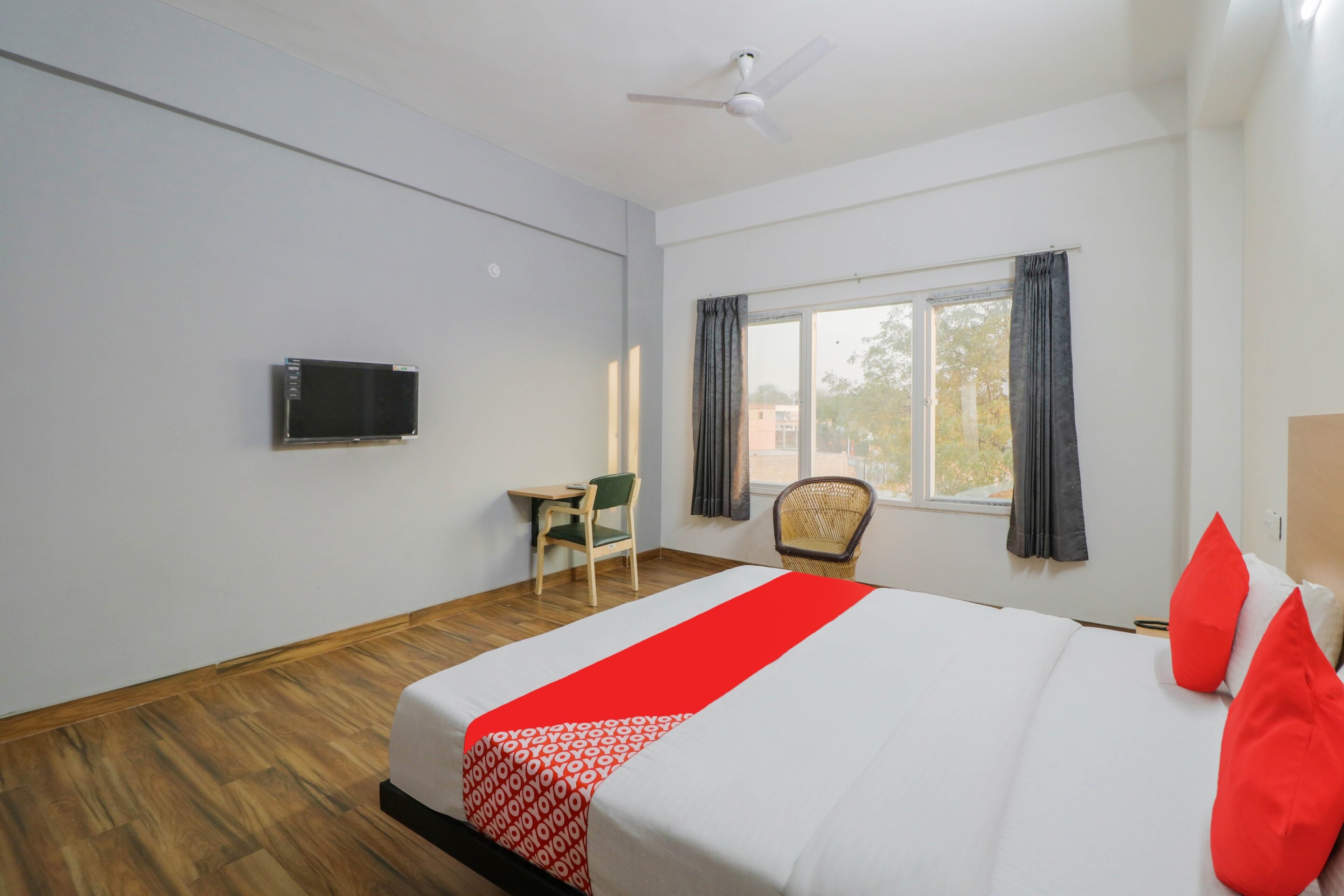 OYO 43024 Townhouse, Bhiwadi 5