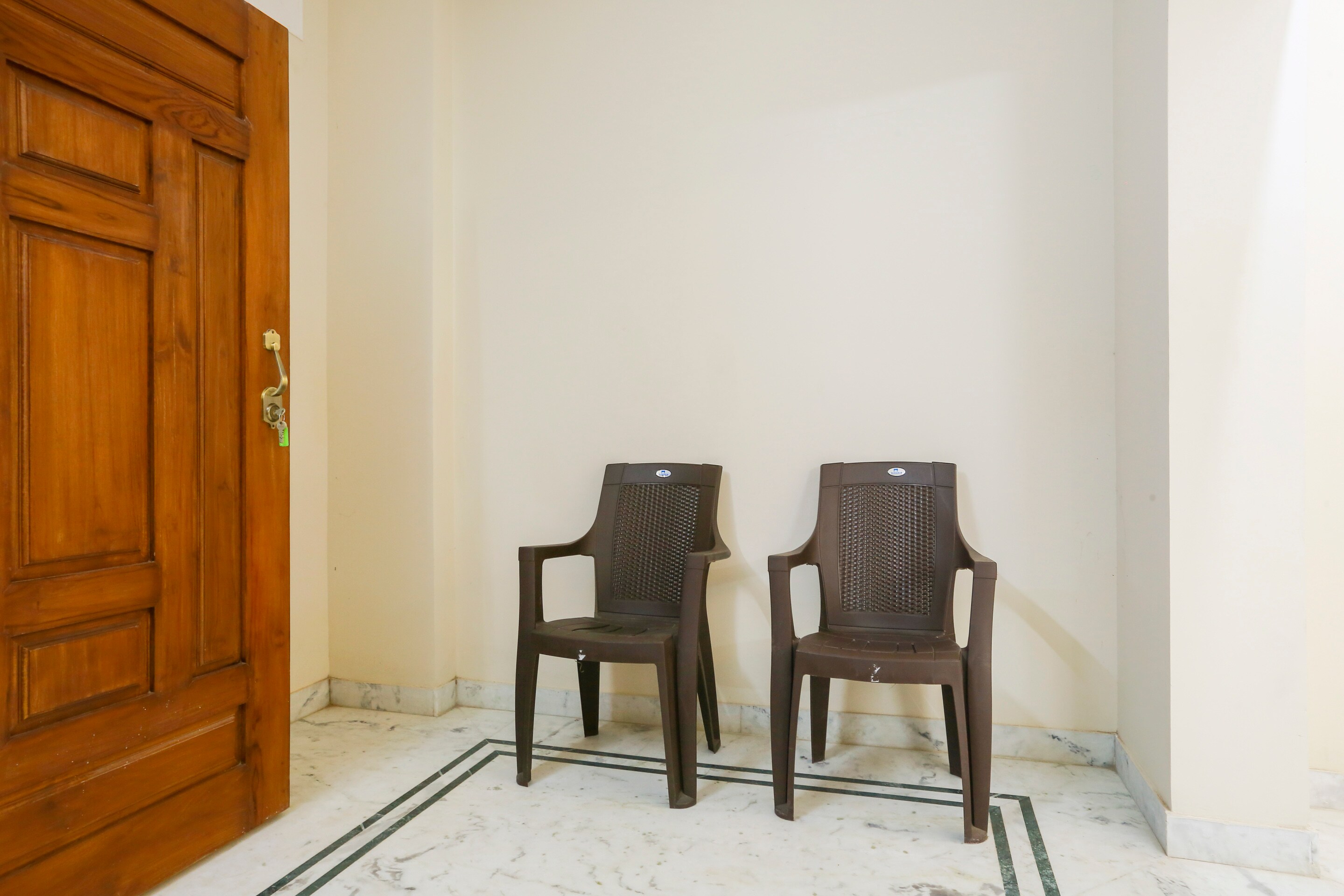 OYO Flagship 68453 Essential Residency, Chennai 4