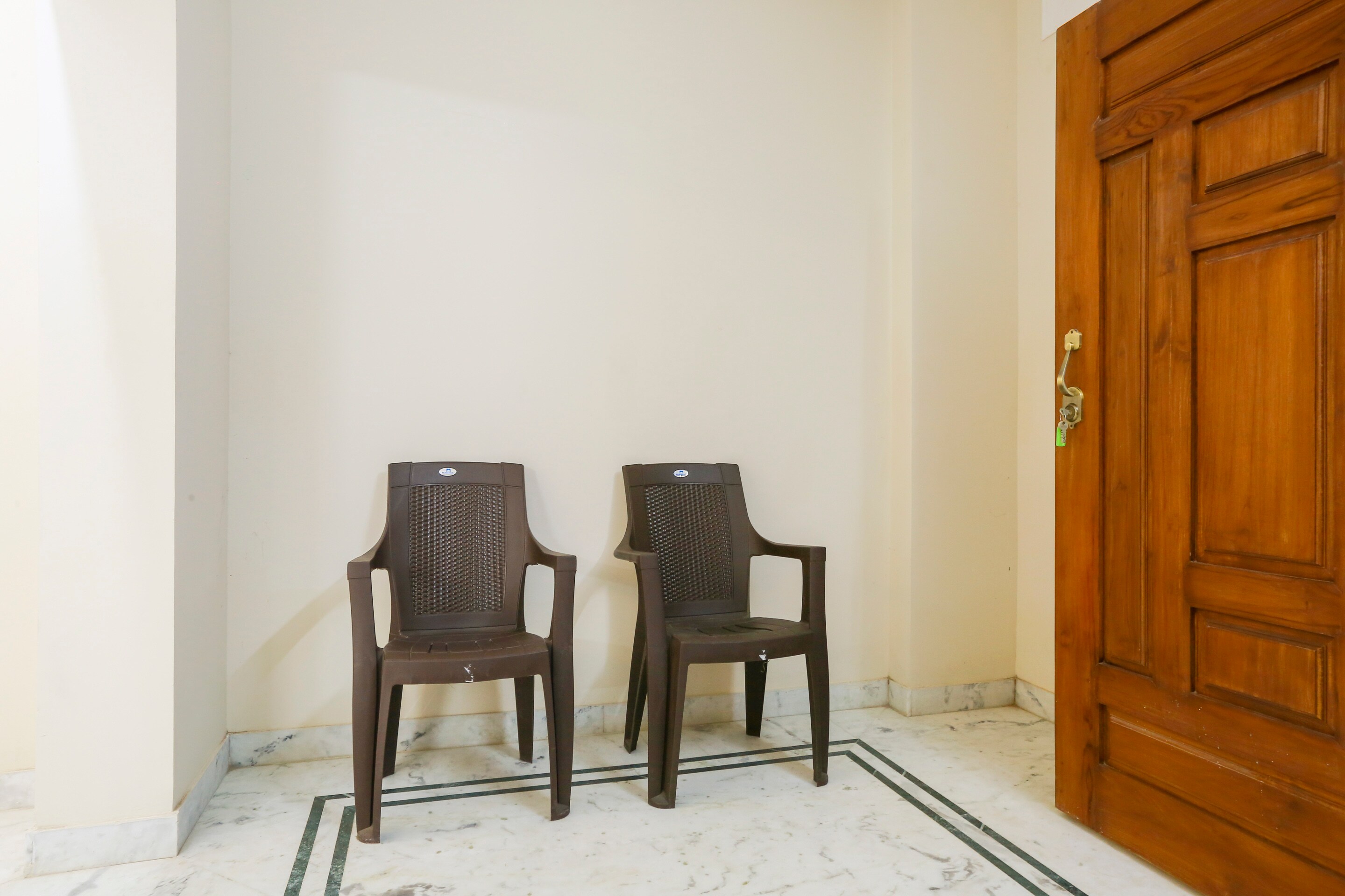 OYO Flagship 68453 Essential Residency, Chennai 5