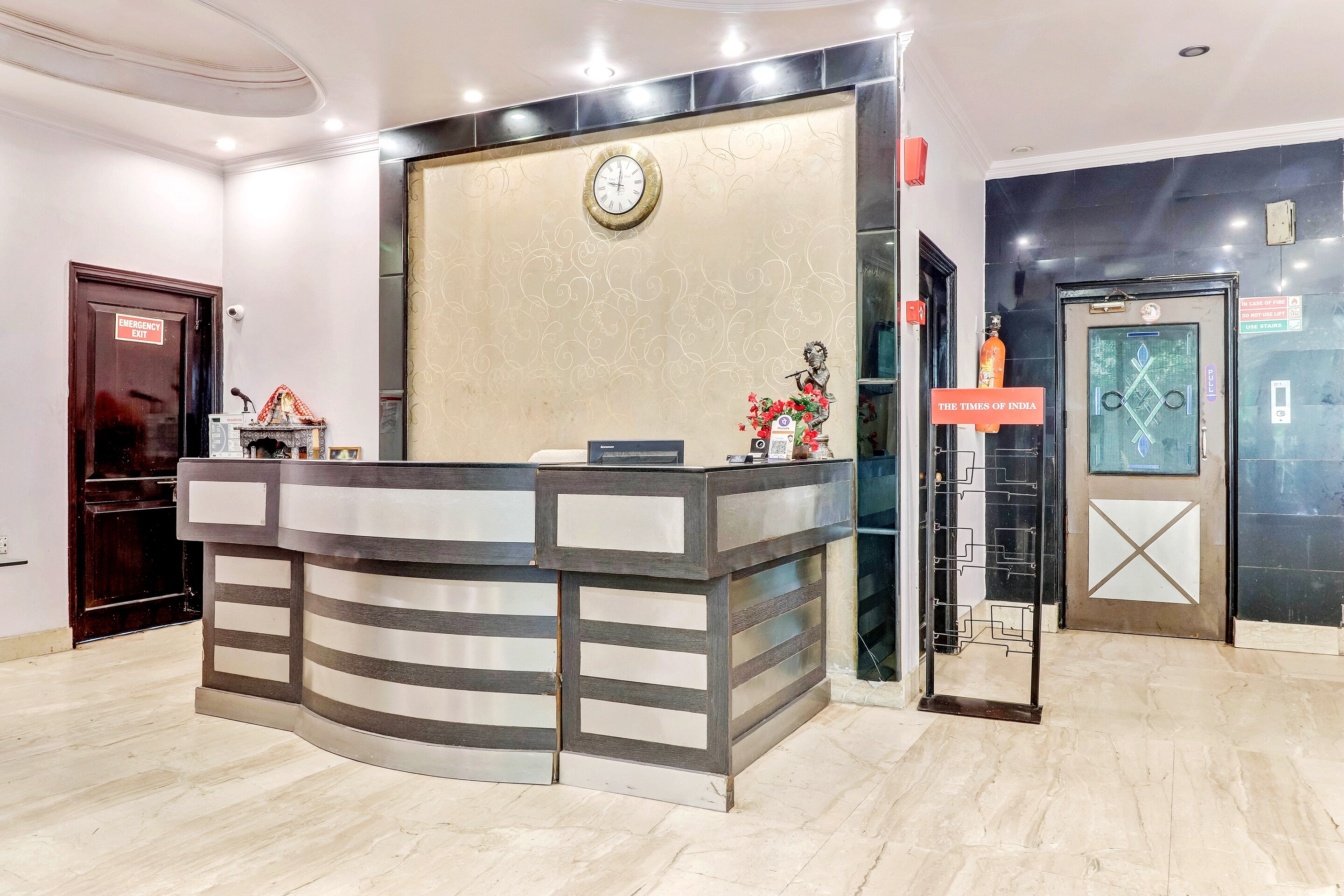 Capital O 81547 Grand Central, New Delhi 5