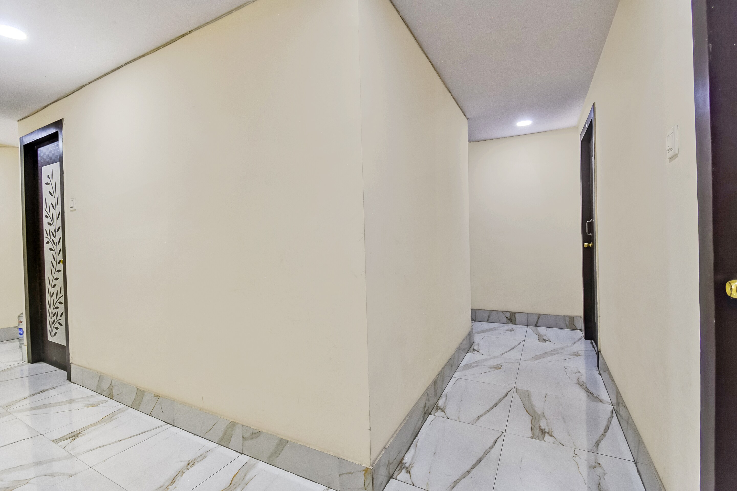 OYO Flagship 81363 Hotel Narayanan, Kolkata 3