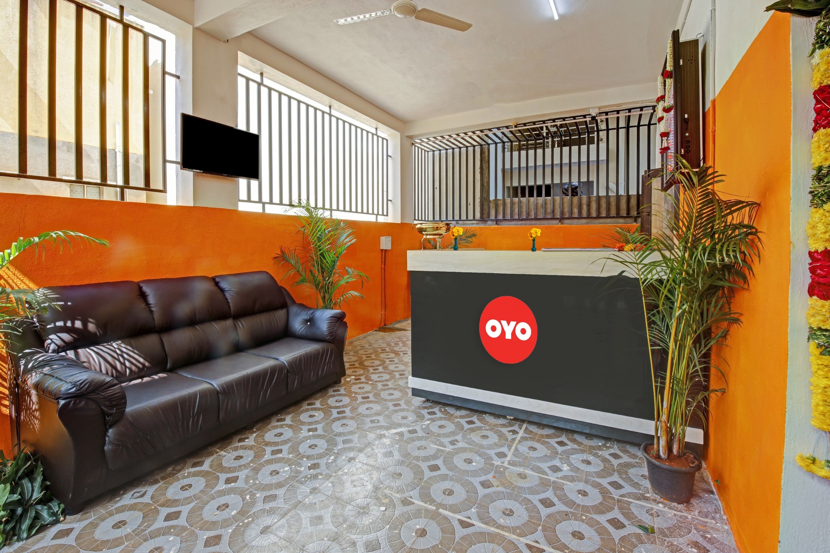 OYO Flagship 93408 Honnagiri Residency, Bangalore 4