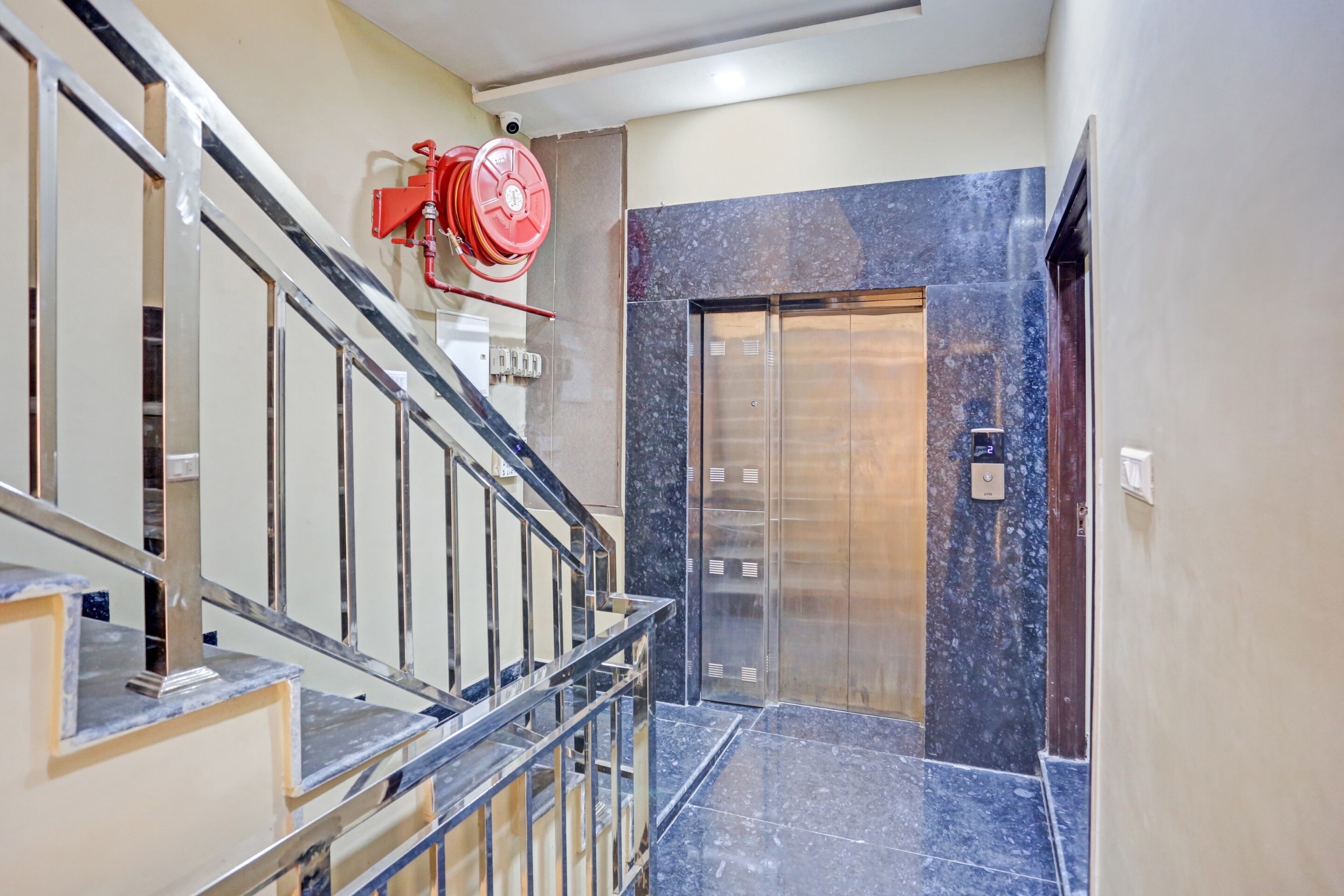 Collection O 93556 Hotel Citi Star, Bareilly 2