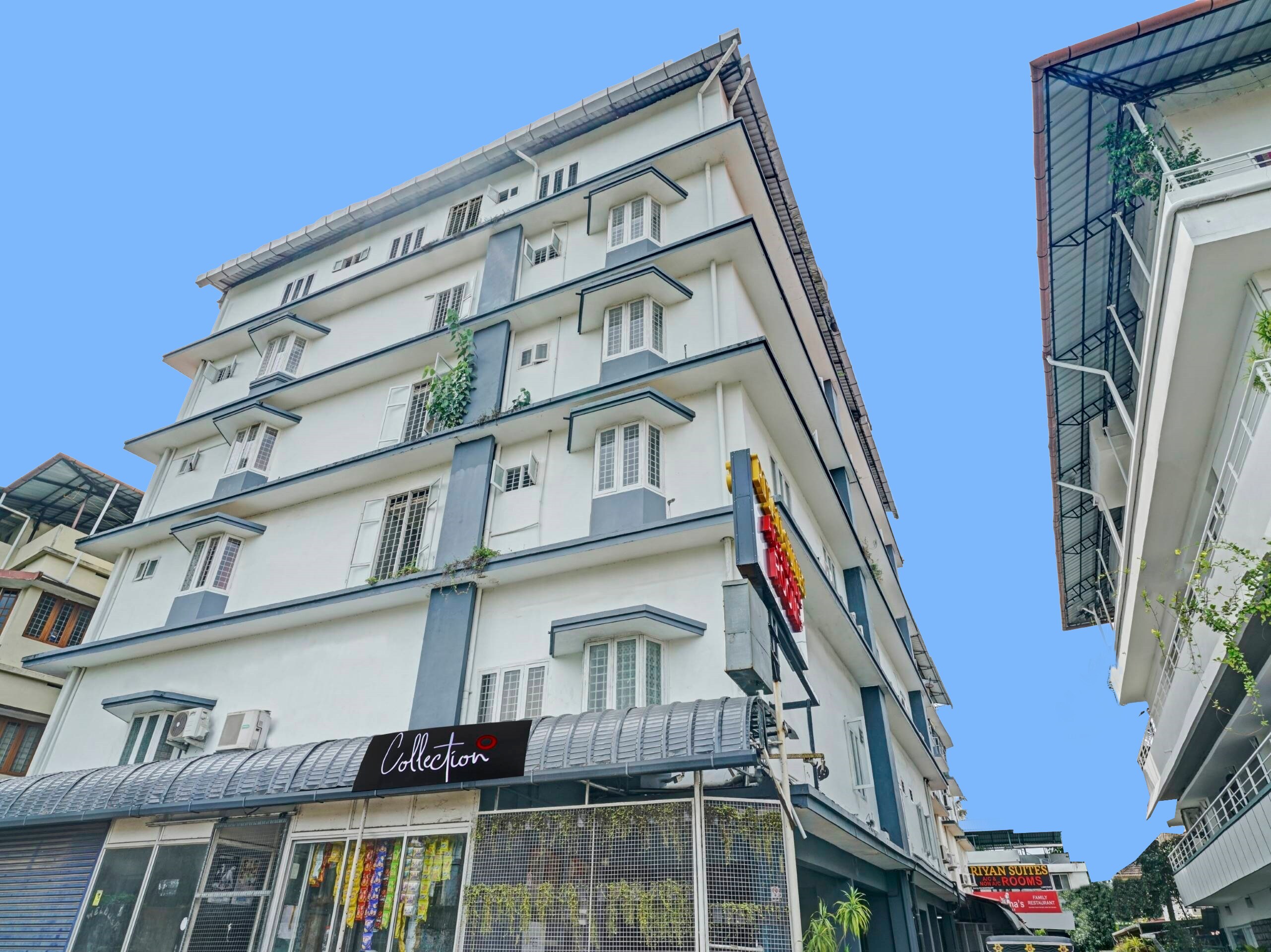 Capital O 93138 Rayan Plaza, Ernakulam 2