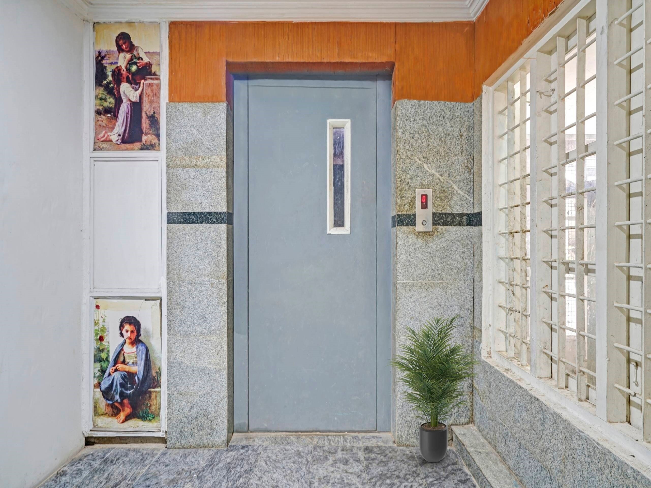 Capital O 93138 Rayan Plaza, Ernakulam 3