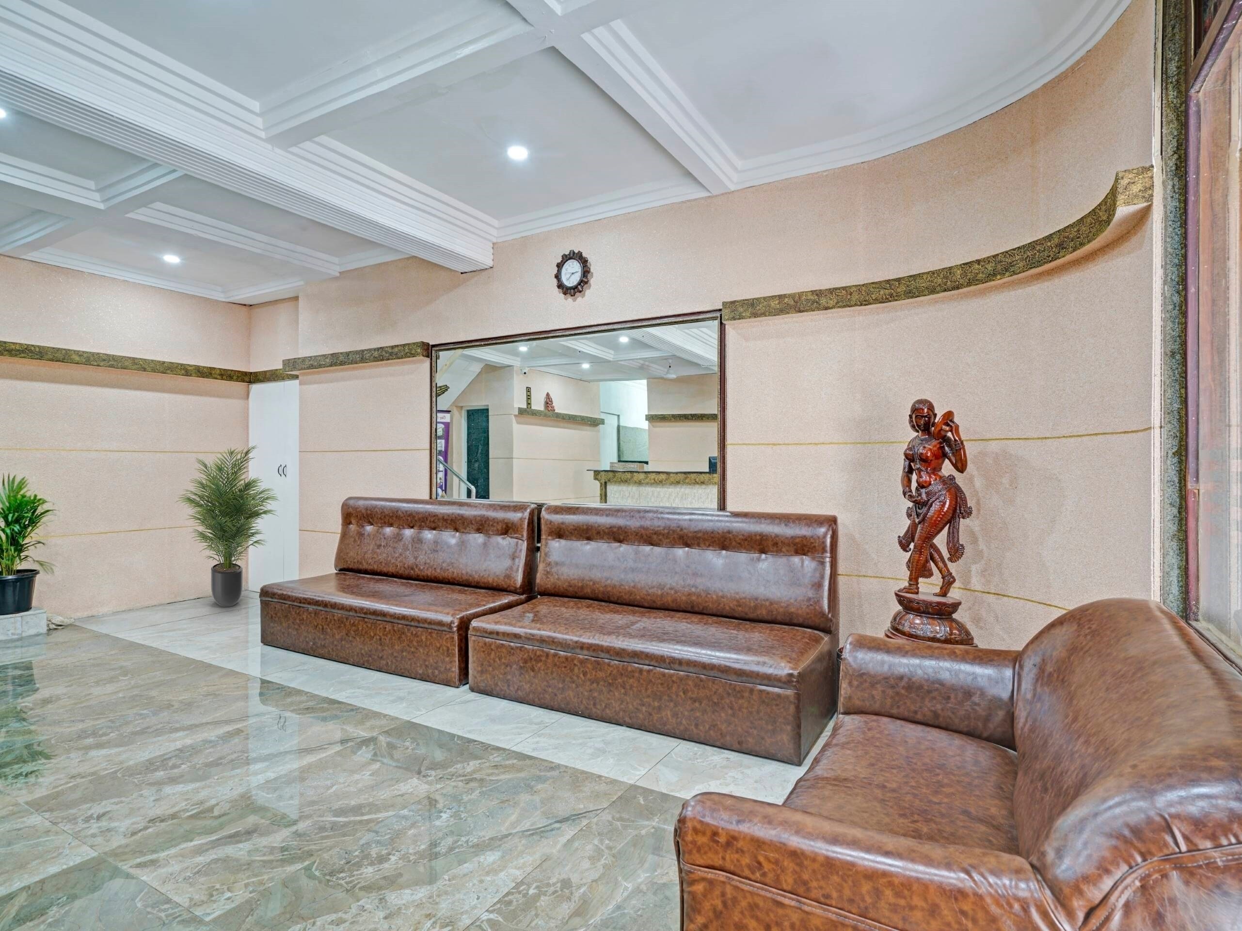 Capital O 93138 Rayan Plaza, Ernakulam 5