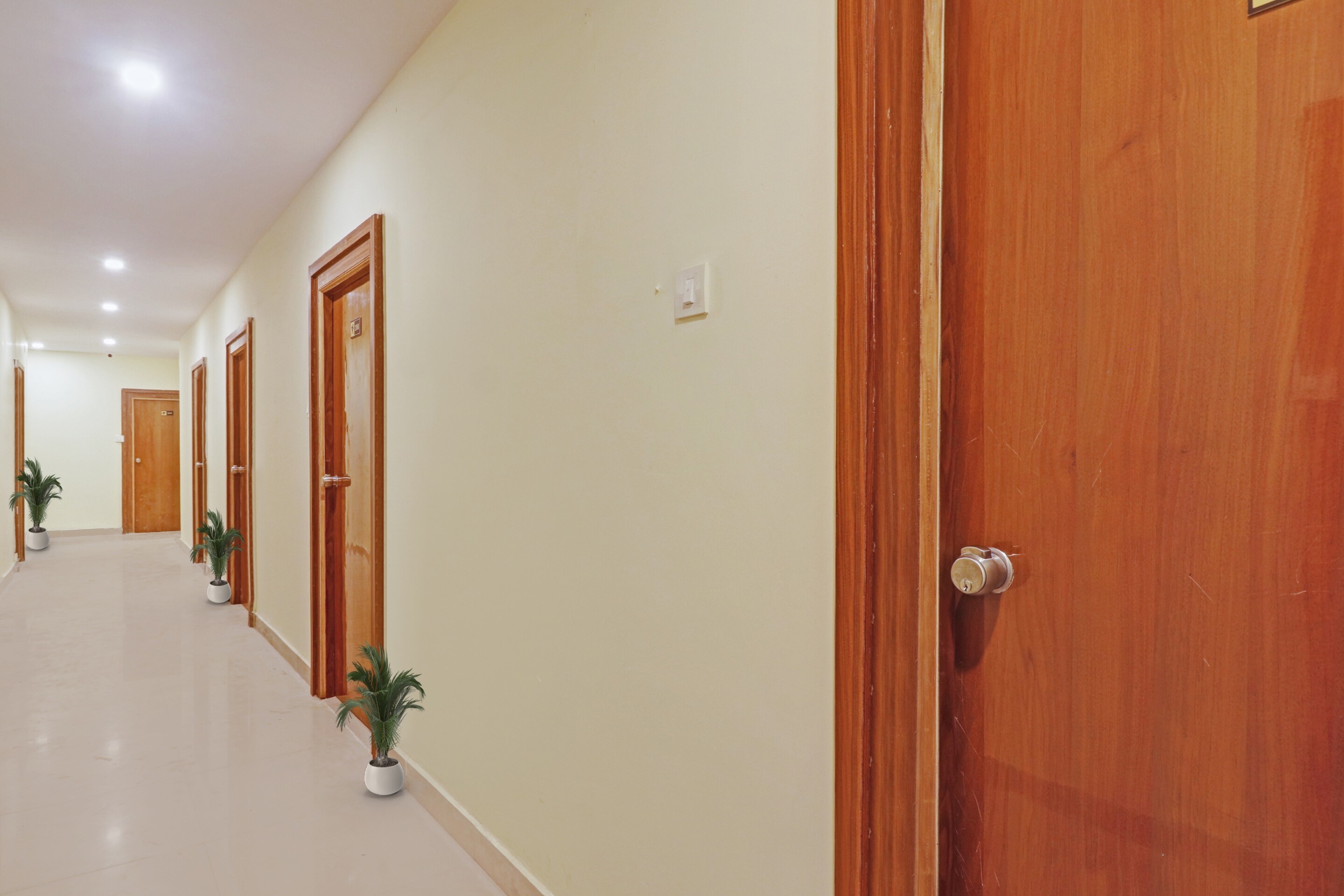 Townhouse 1073 Hotel Ragas Grand, Hyderabad 3