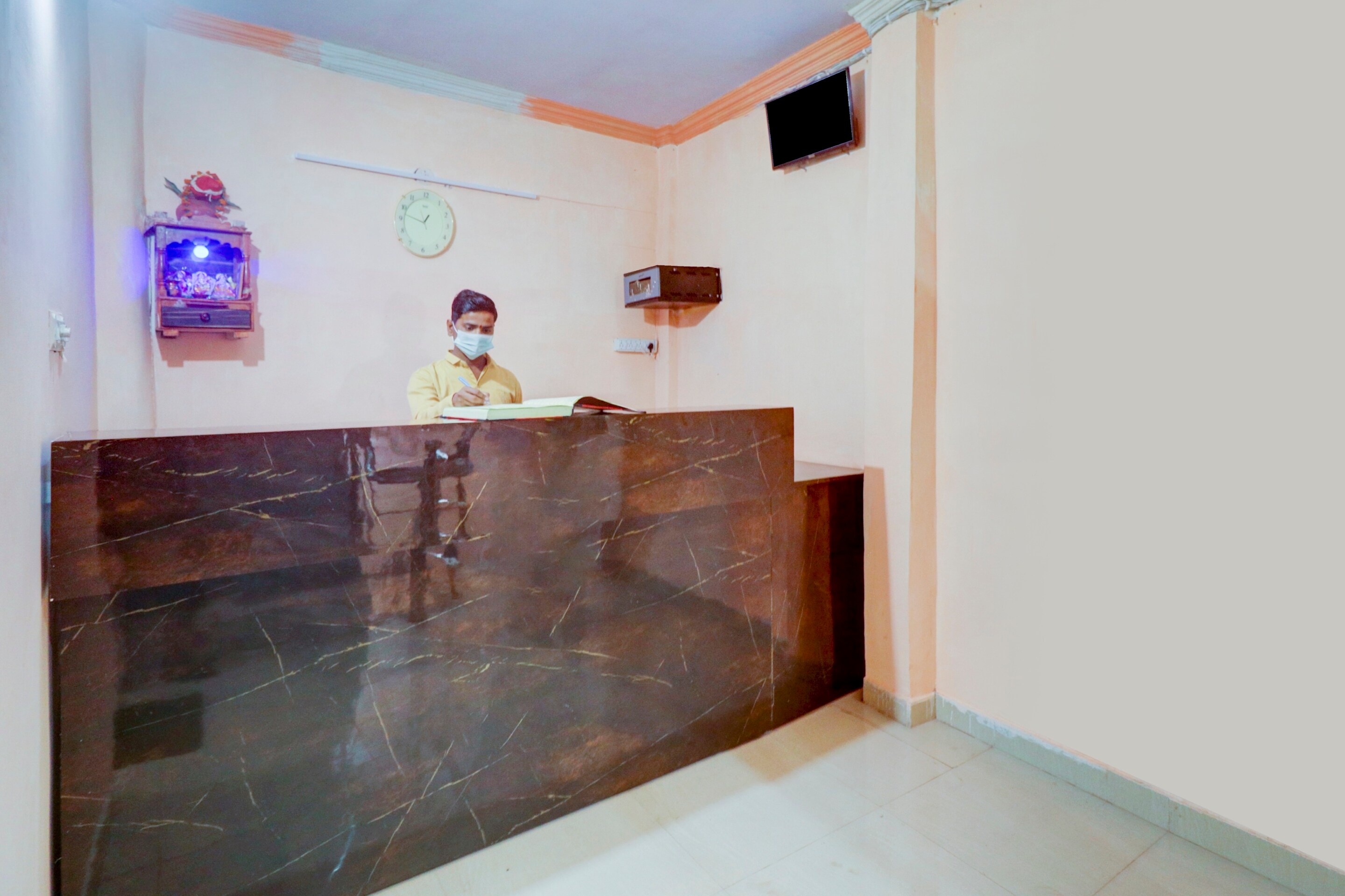 OYO 84006 Hotel Shiv Kripa, Kanpur 2