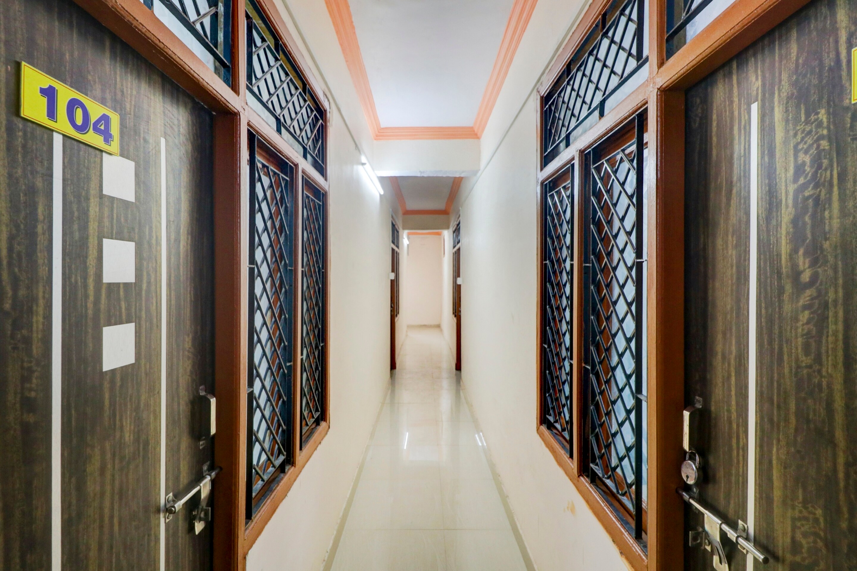 OYO 84006 Hotel Shiv Kripa, Kanpur 4