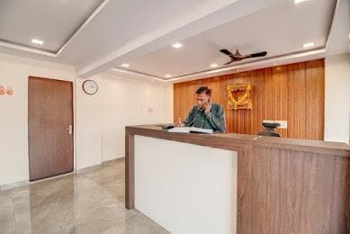 OYO 72564 Om Sai Lodge Hotel, Navi Mumbai 2