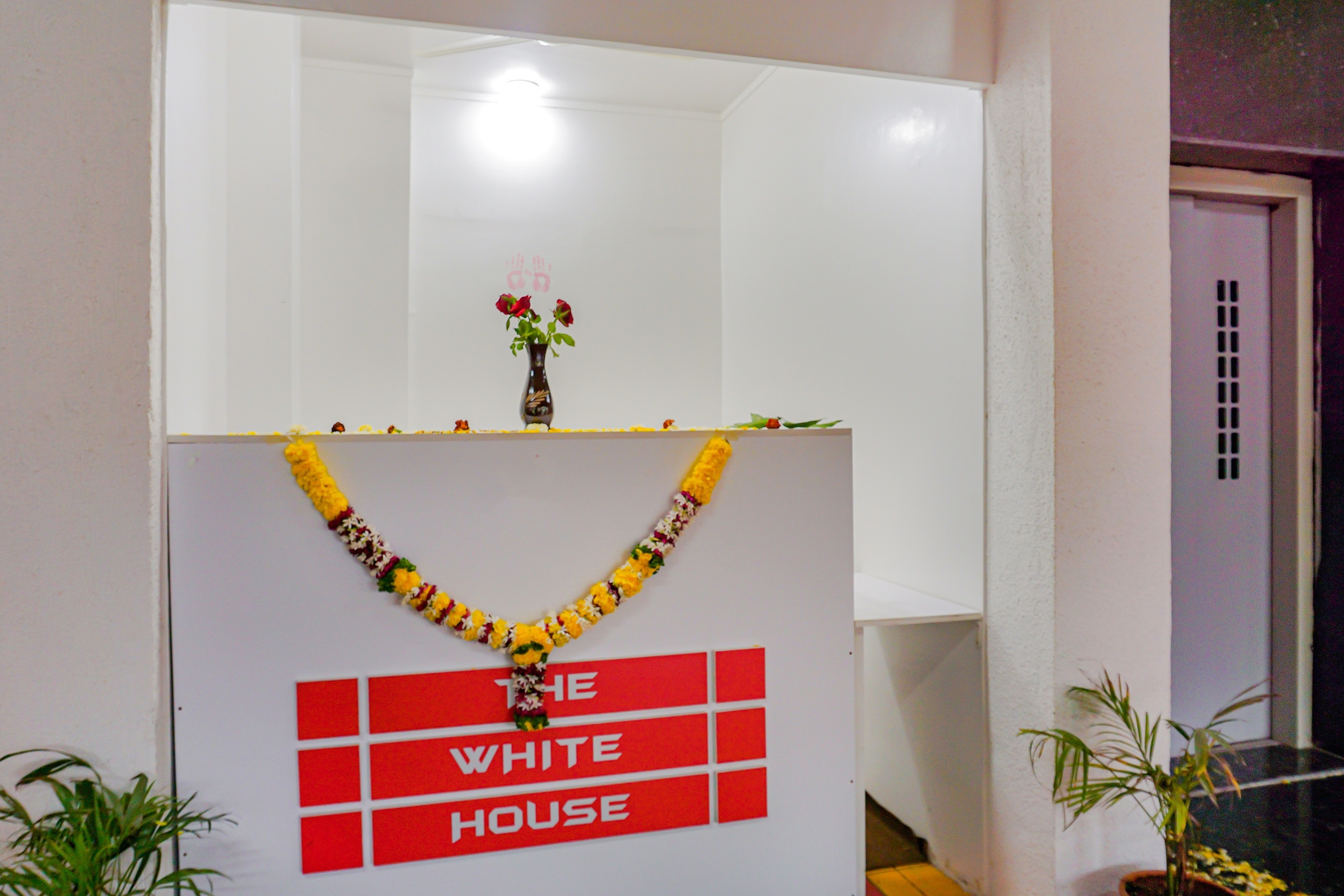 Oyo 68408 The White House, Pune 5
