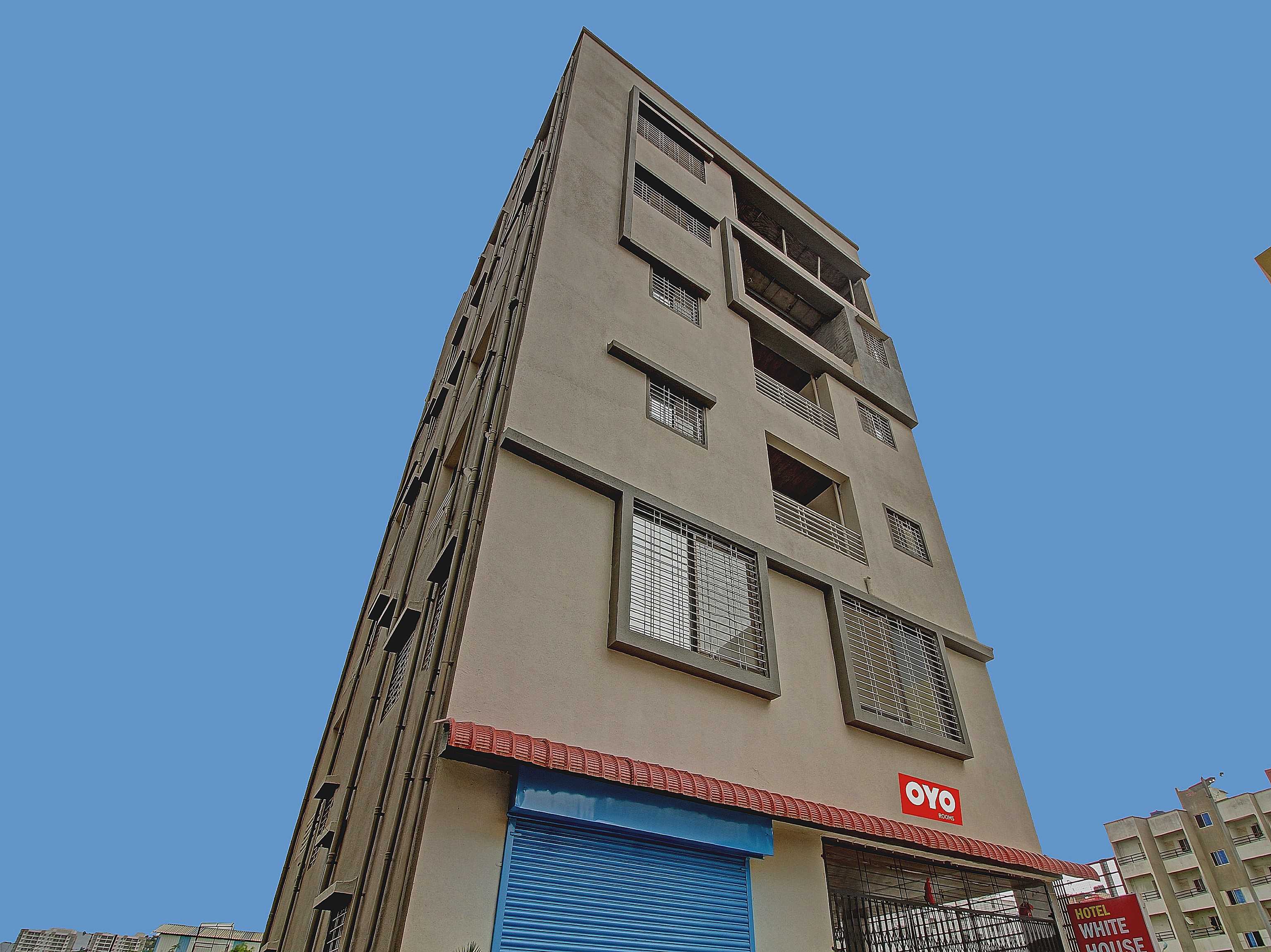 OYO Flagship 93292 Hotel White House, Pune 2