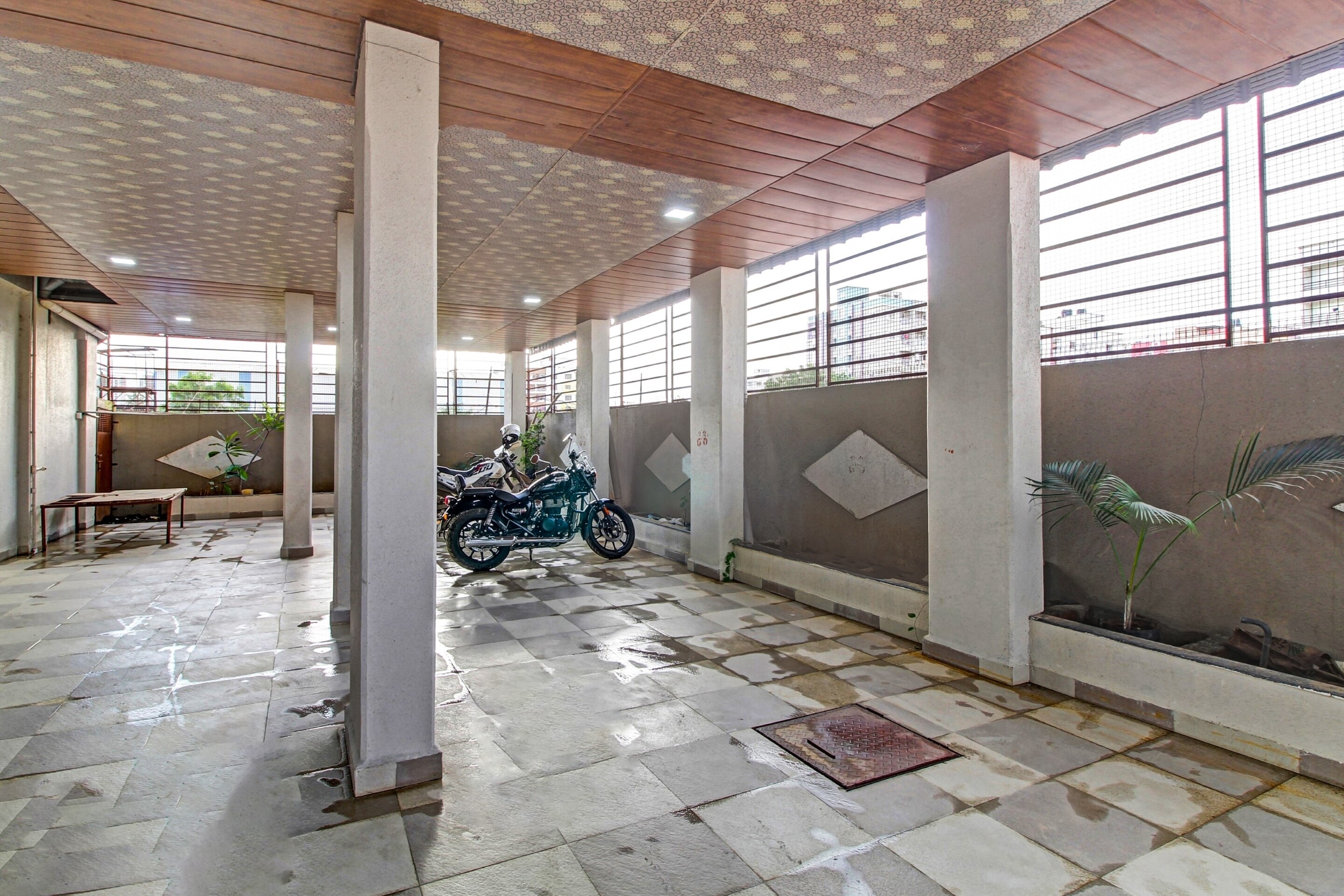 OYO Flagship 93292 Hotel White House, Pune 3