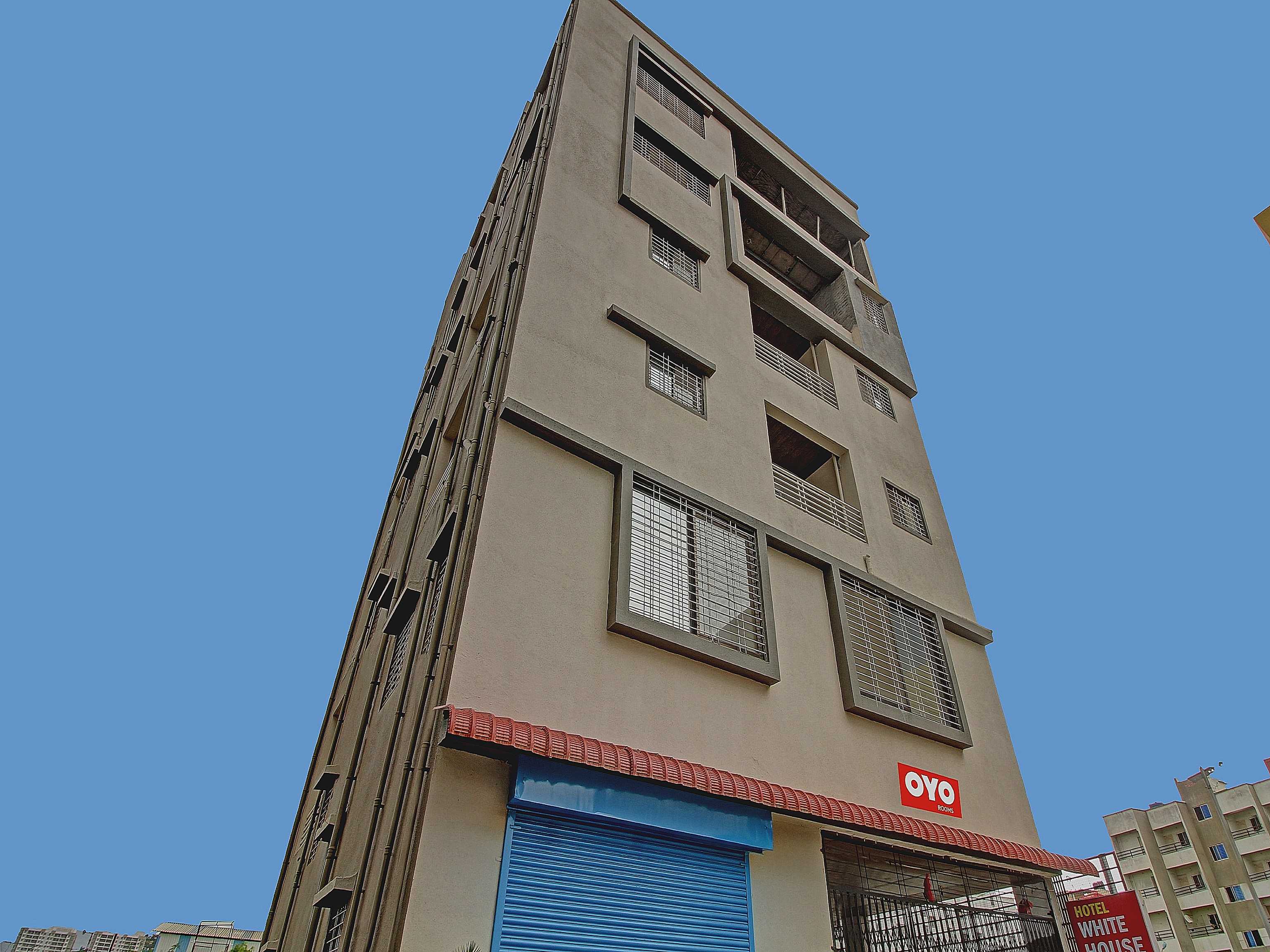 OYO Flagship 93292 Hotel White House, Pune 5
