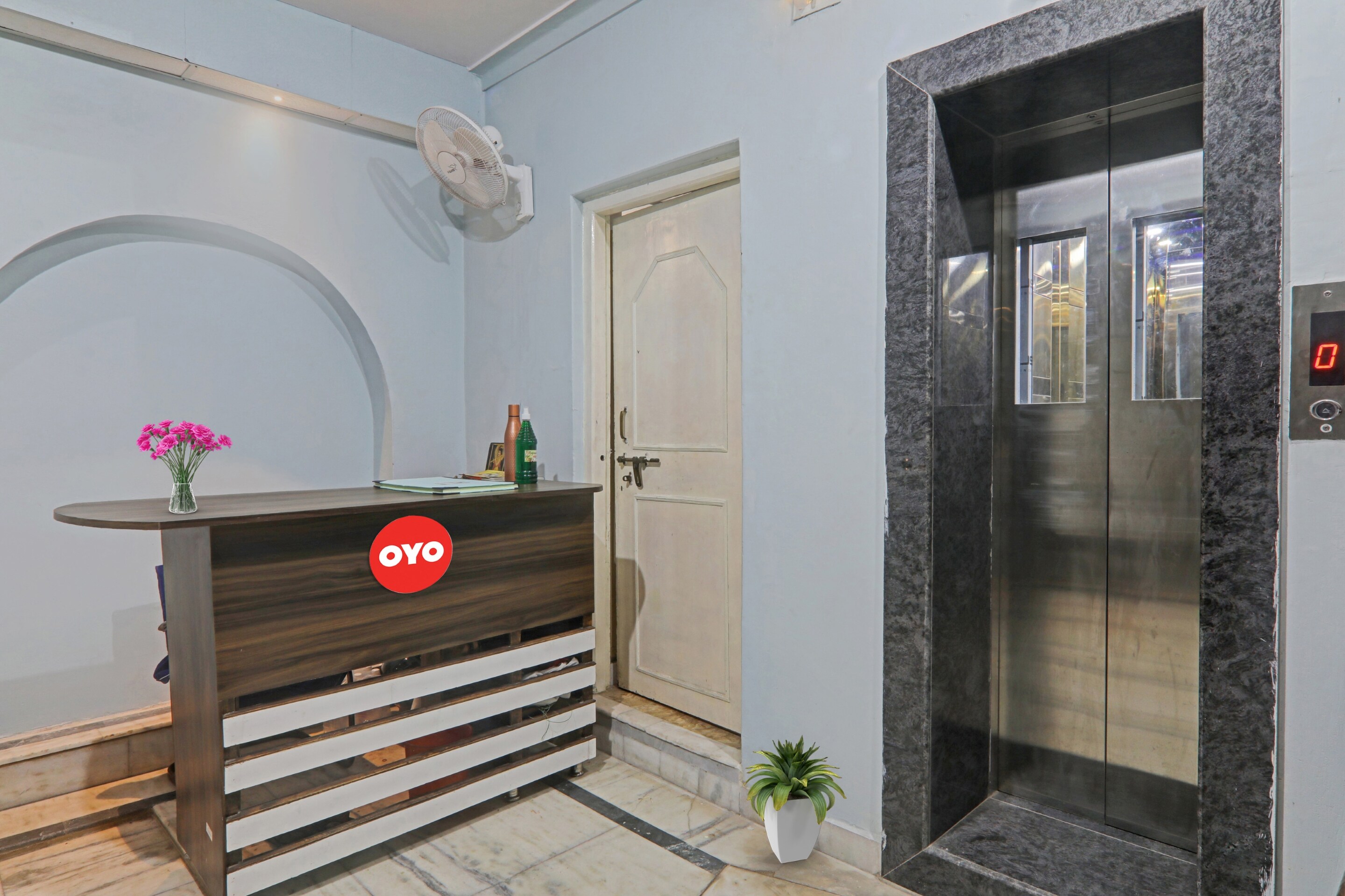 OYO Flagship 92819 Hotel Surbhi G House, Varanasi 2