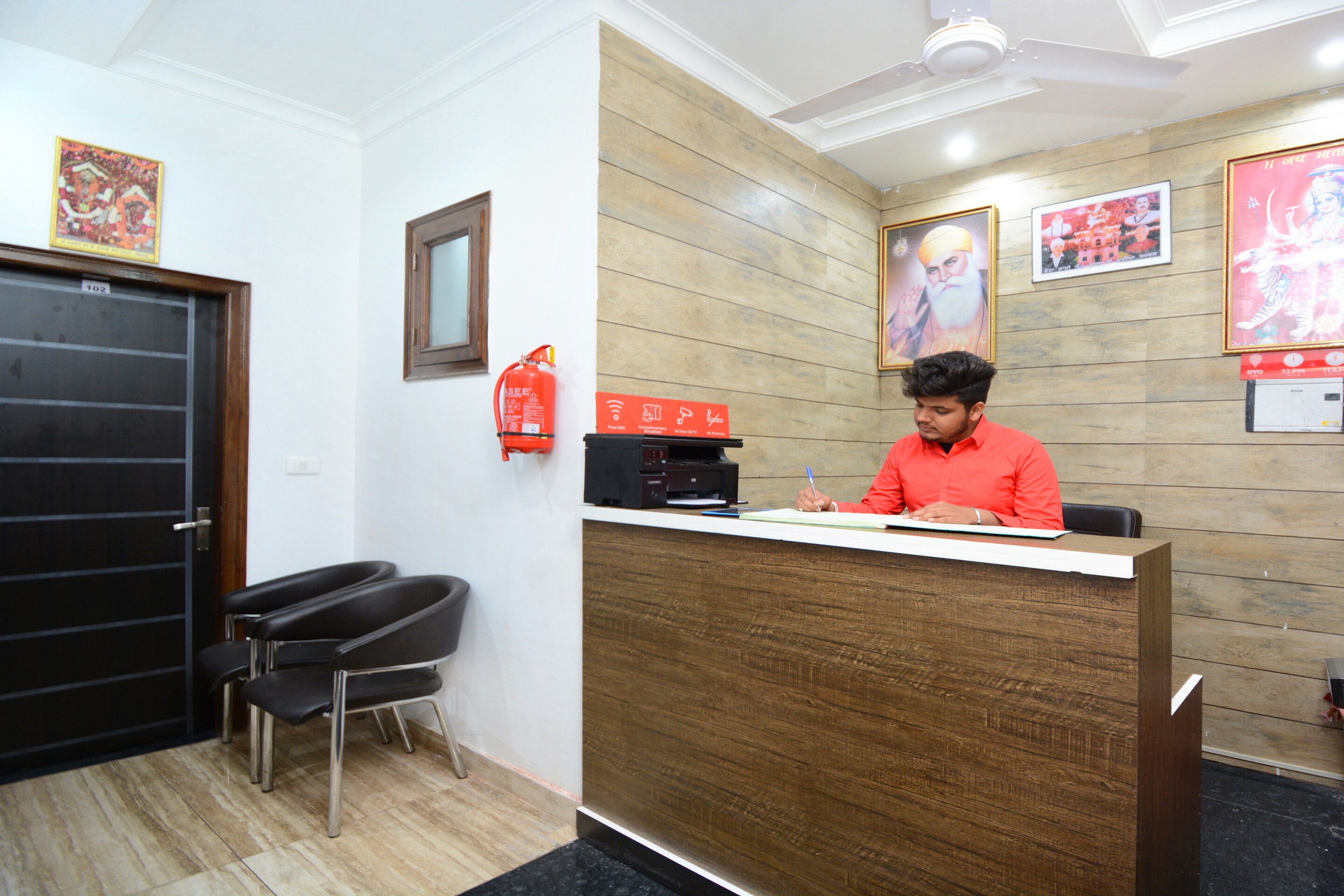 OYO 30349 Hotel Mm Crown, Zirakpur 2