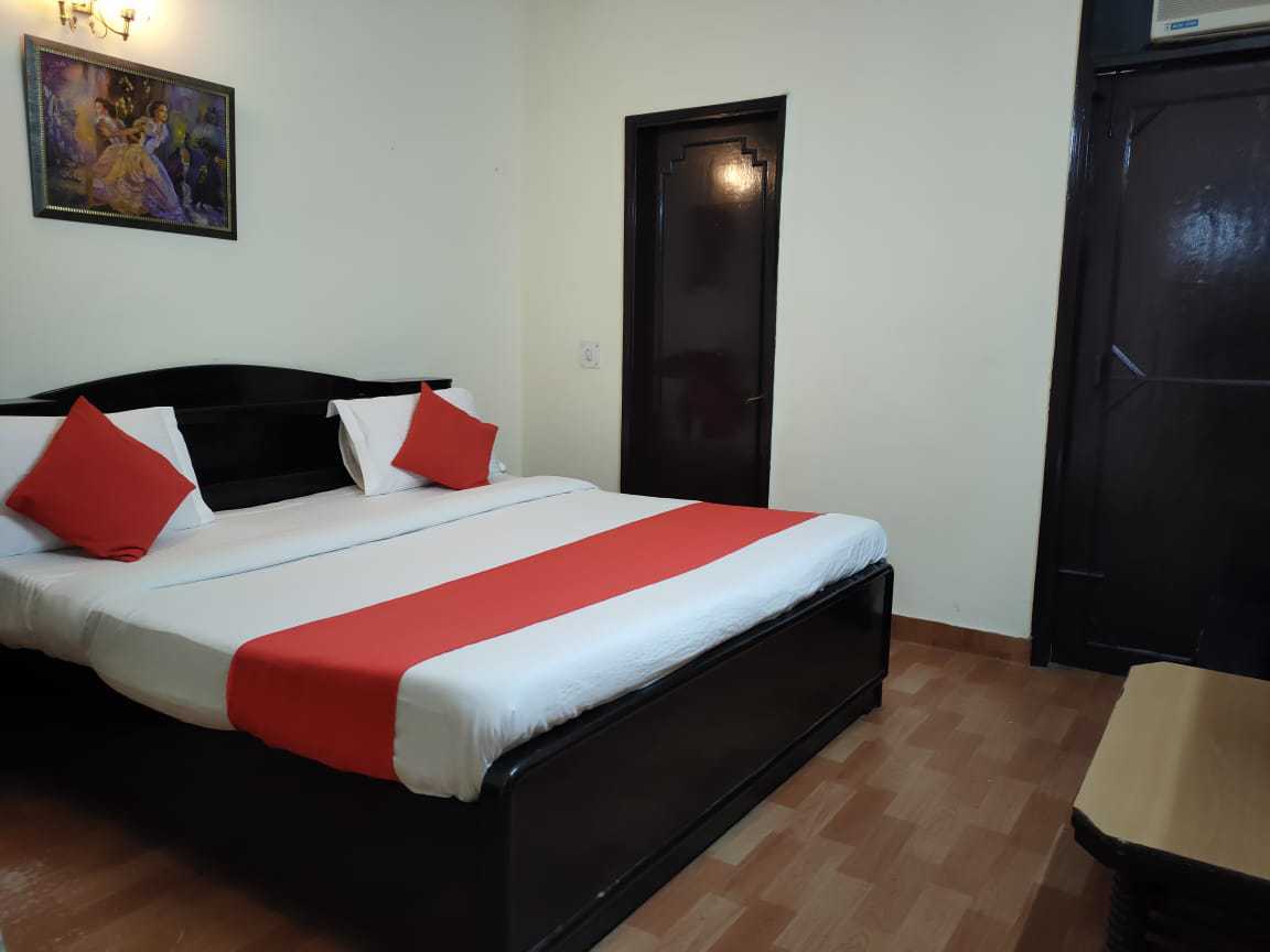 OYO 90834 Hotel New Kingston, Zirakpur 3
