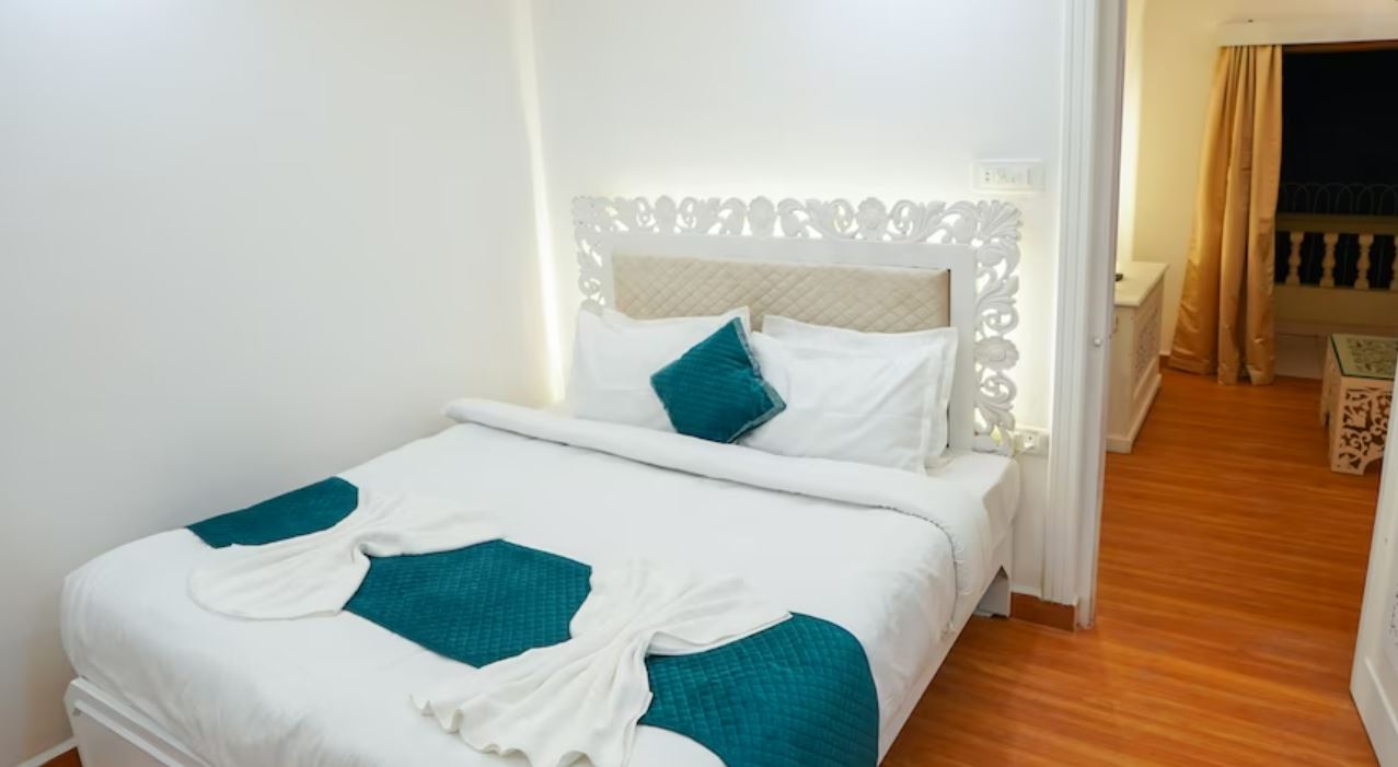 Executive Suites 1 BHK with Living Room