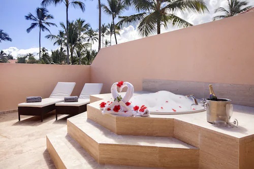 COLONIAL JUNIOR SUITE (OUTDOOR JACUZZI)