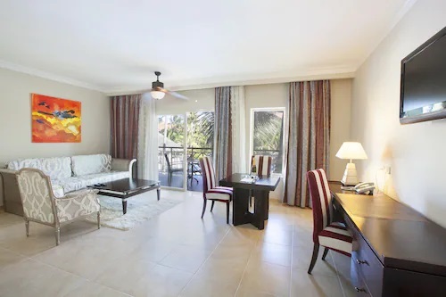 ONE BEDROOM SUITE WITH JACUZZI