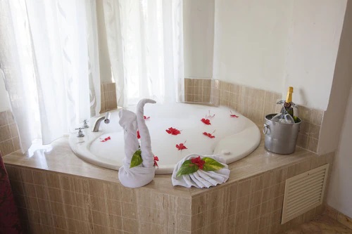 ELEGANCE CLUB MAJESTIC JUNIOR SUITE (SWIM UP) - ADULTS ONLY 18+