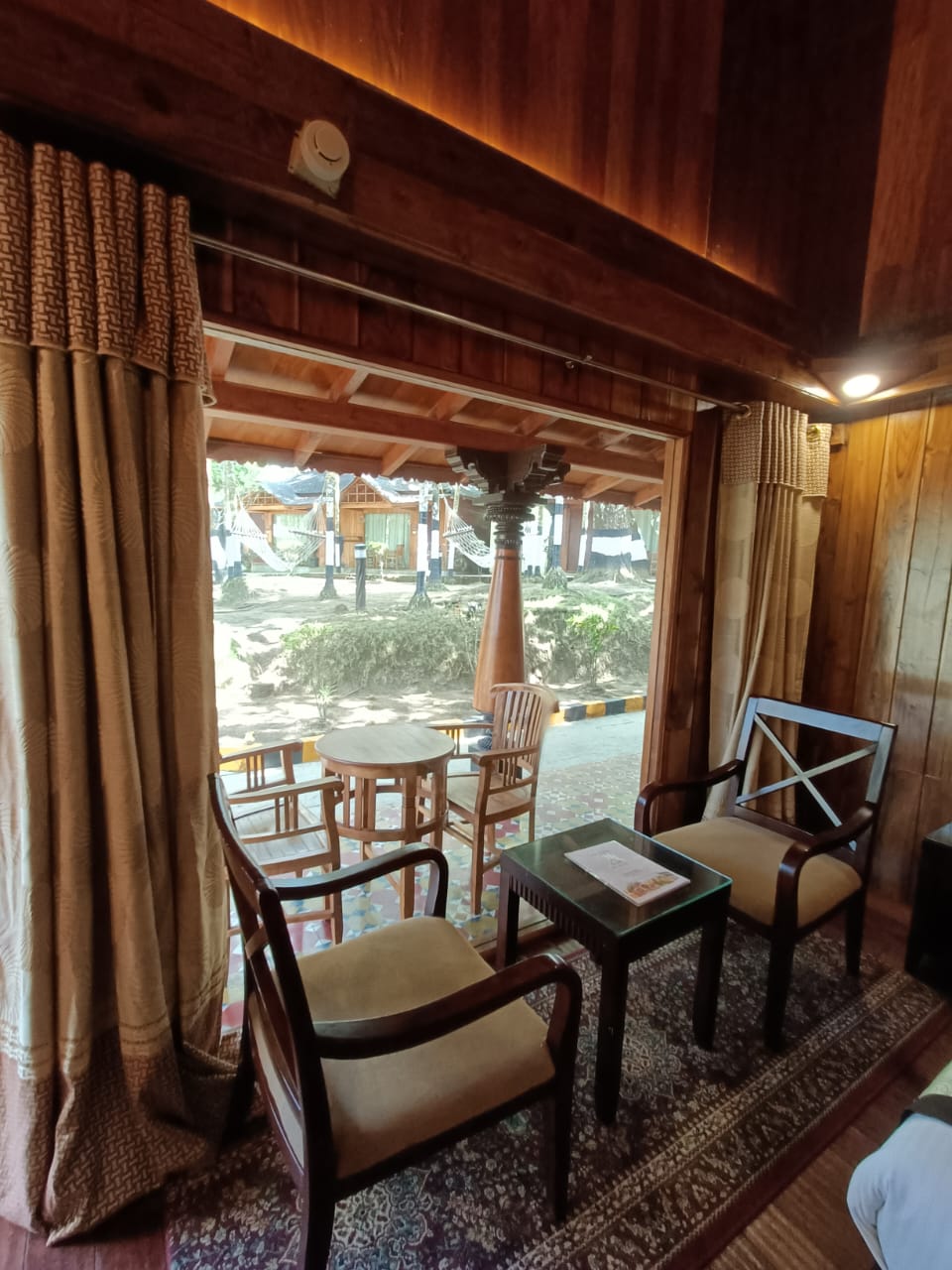 Tropical Cottage Room