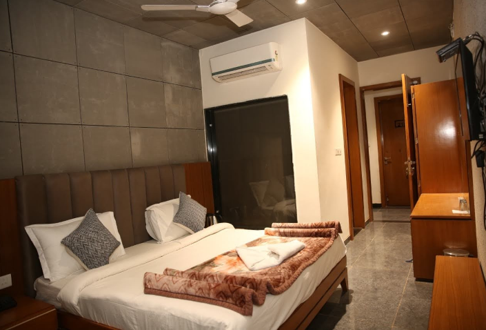 Nakshatra Resort & Garden, Shivpuri 4