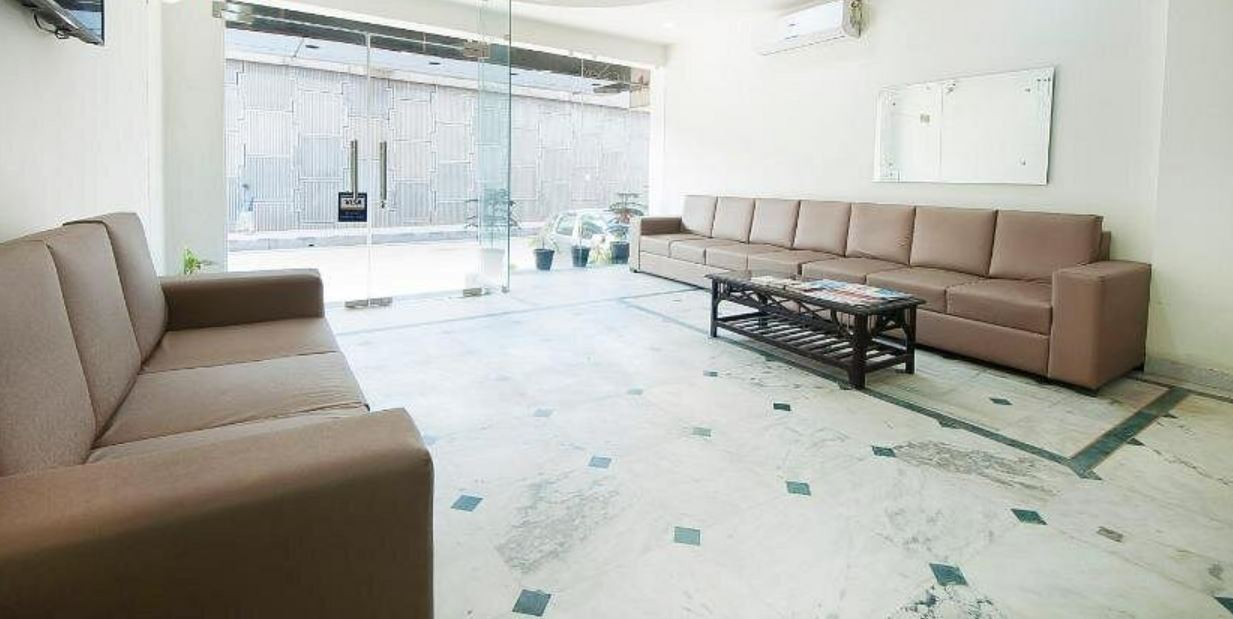Hotel White and Blue by OPO Rooms, New Delhi 3