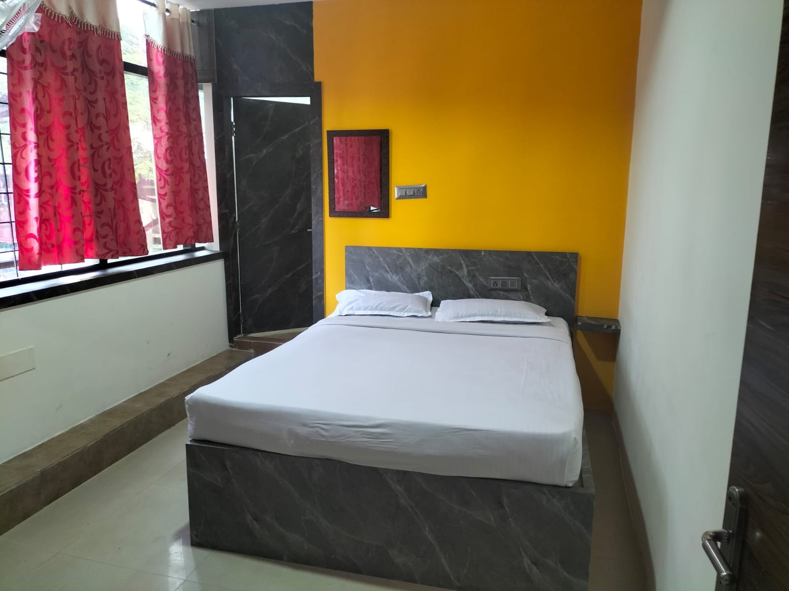 iROOMZ Navarang Residnecny, Bangalore 1