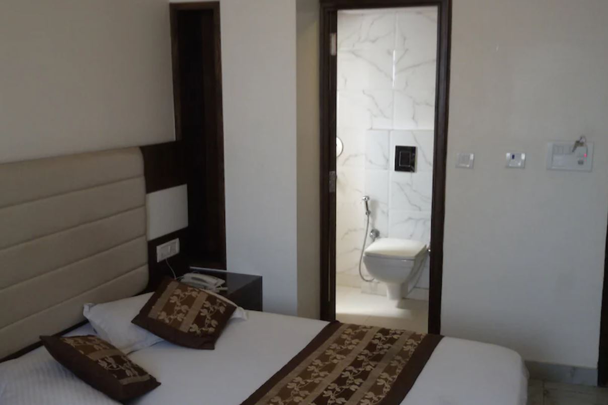 Saffron Inn, New Delhi 5