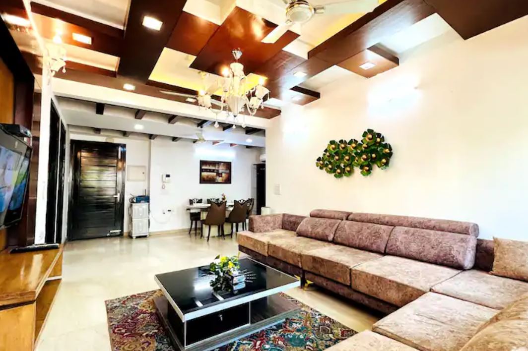 BluO 3BHK Green Park, Private Garden Balcony, Lift, New Delhi 4