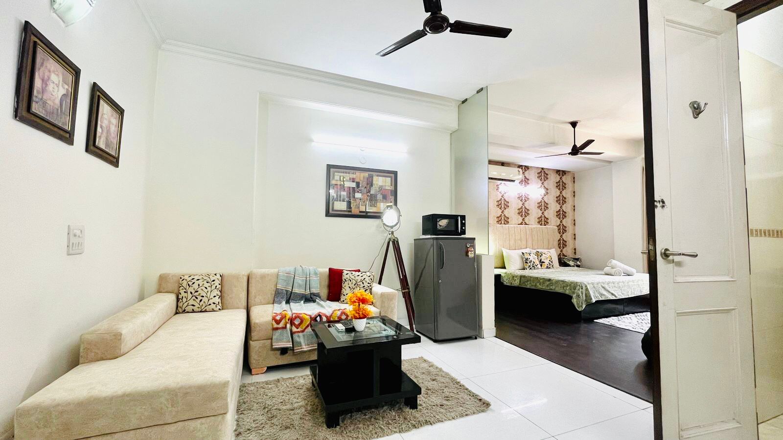 BluO Classic Studio - Green Park Hauz Khas Village