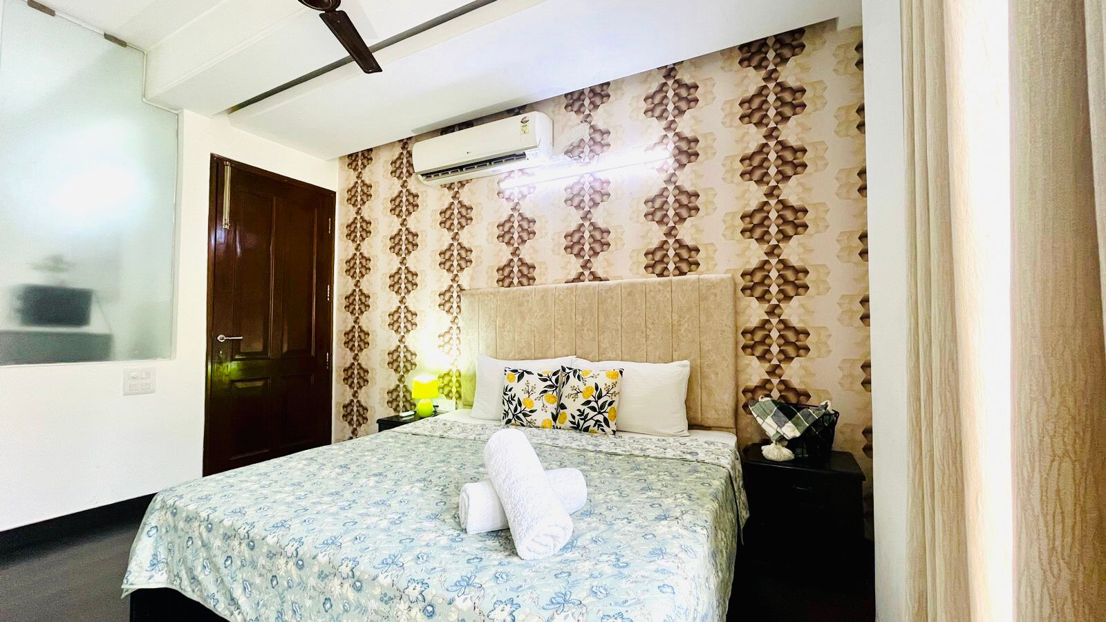 BluO Classic Studio - Green Park Hauz Khas Village