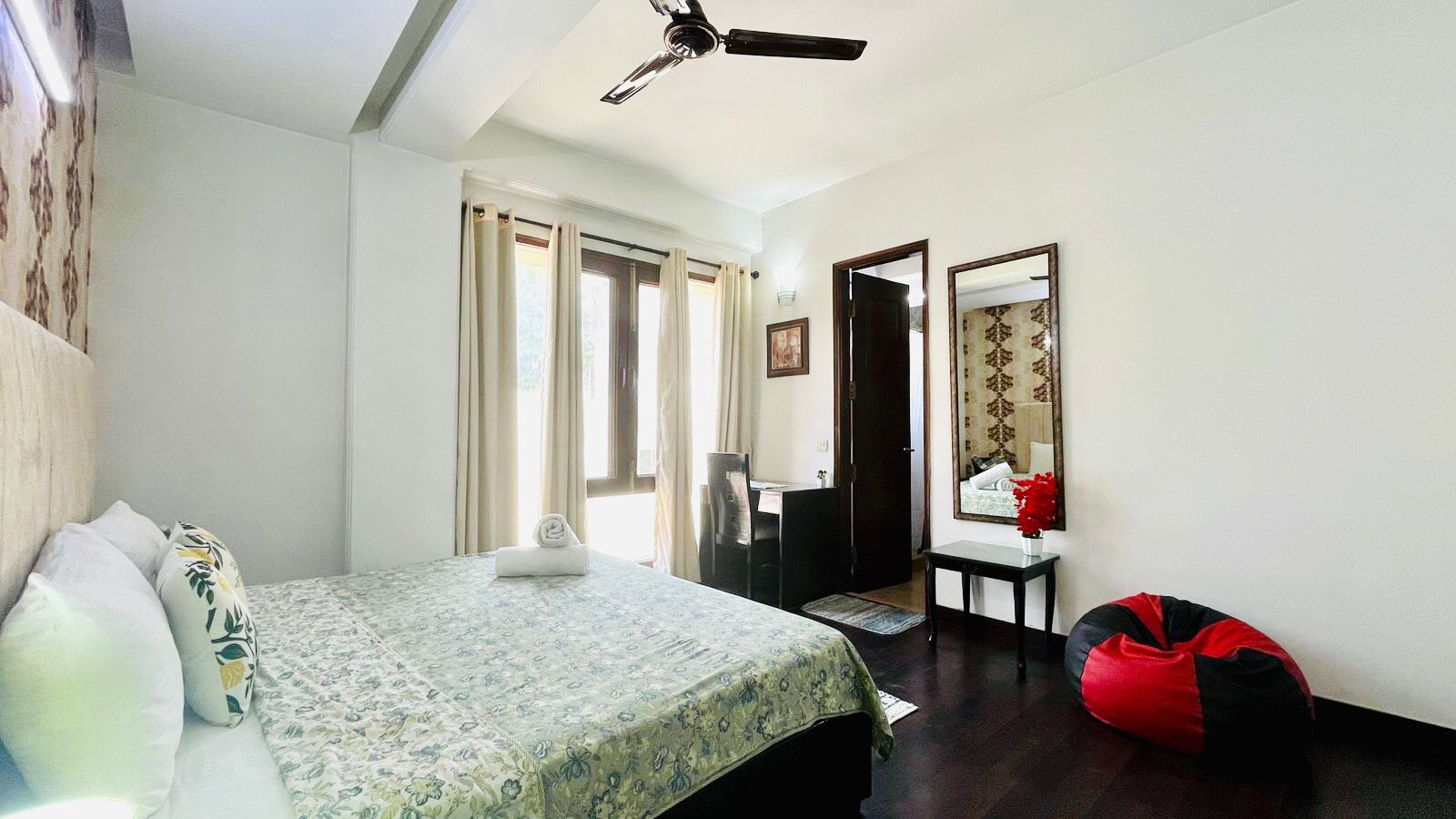 BluO Classic Studio - Green Park Hauz Khas Village, New Delhi 4