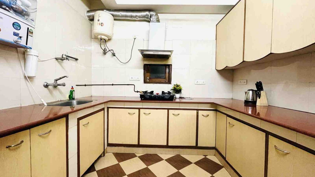 BluO Classic 1BHK - Defence Colony Market, New Delhi 5
