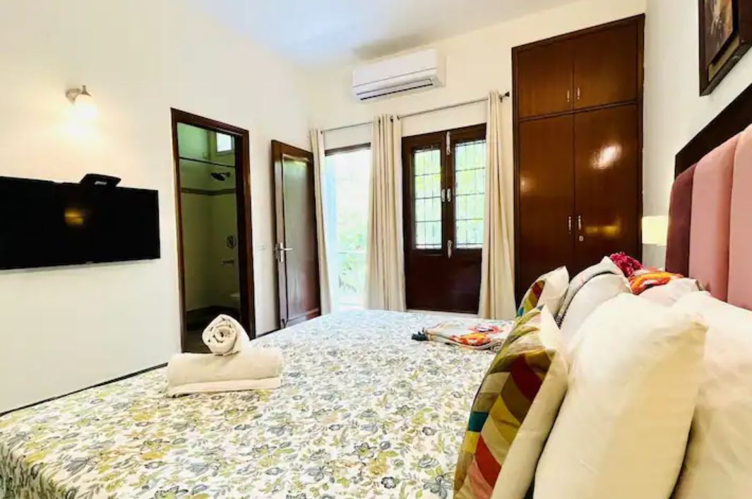 BluO 2BHK Panchsheel Enclave - Balcony, Park