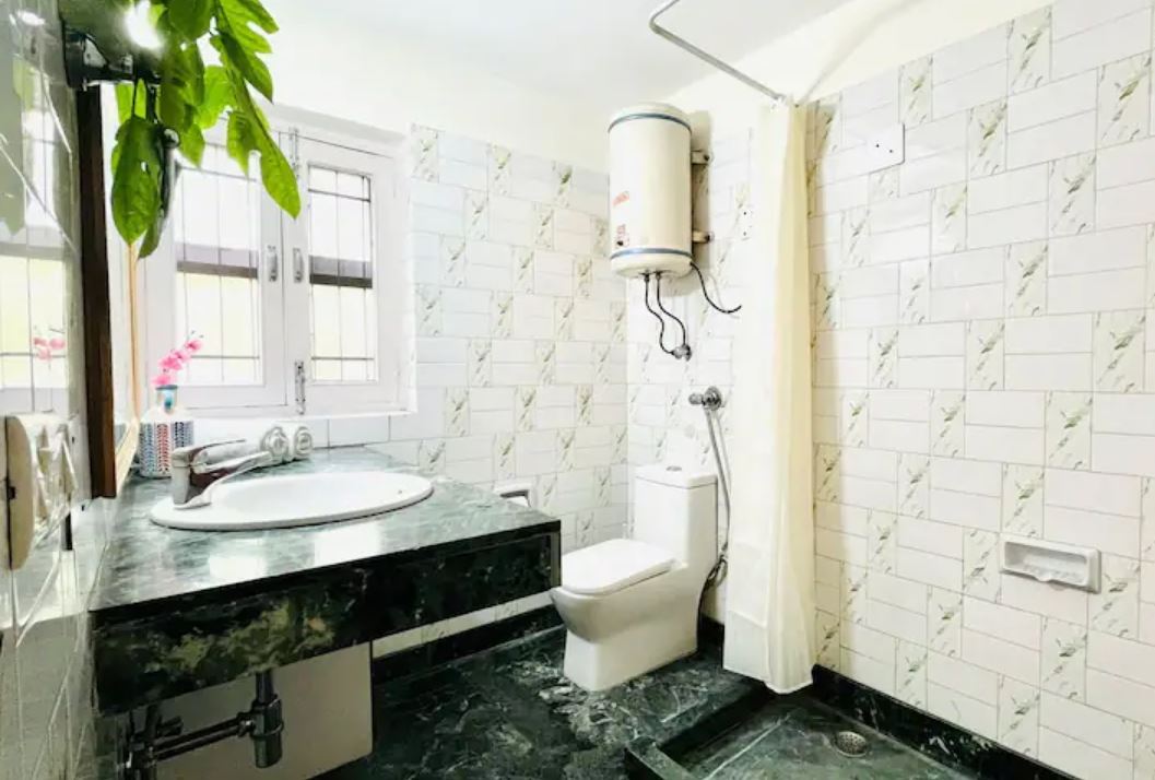 BluO 2BHK Panchsheel Enclave - Balcony, Park, New Delhi 4
