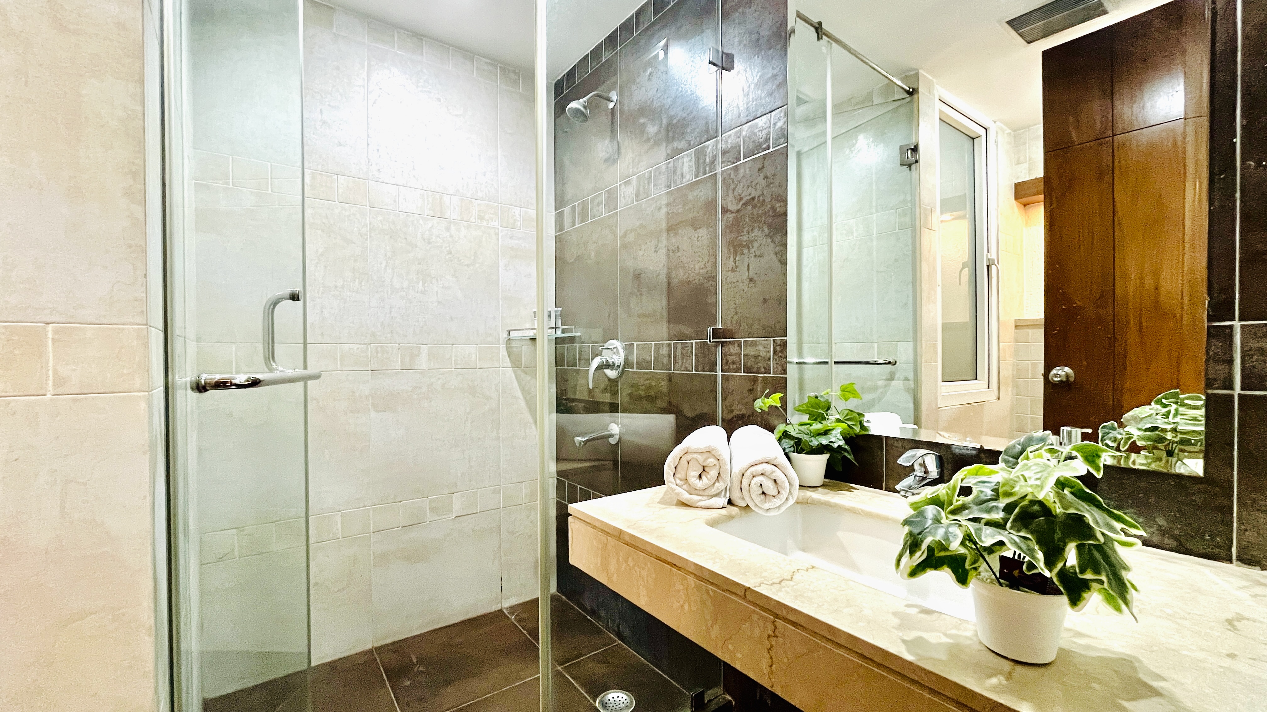 BluO Modern 3BHK M Block - Balcony, Parking, New Delhi 4