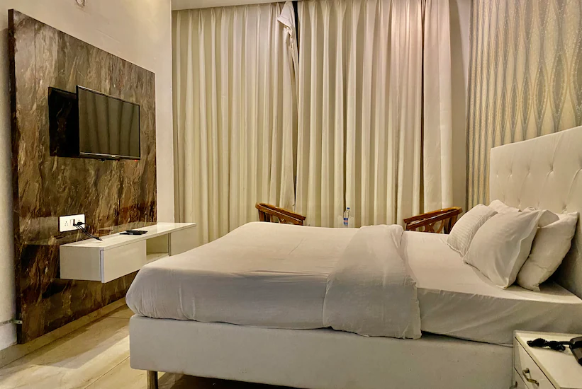 Hotel Hollywood, Chandigarh 5