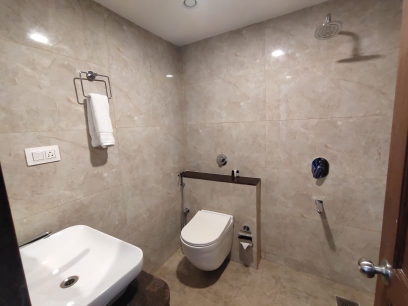 BATHROOM-DELUXE ROOM