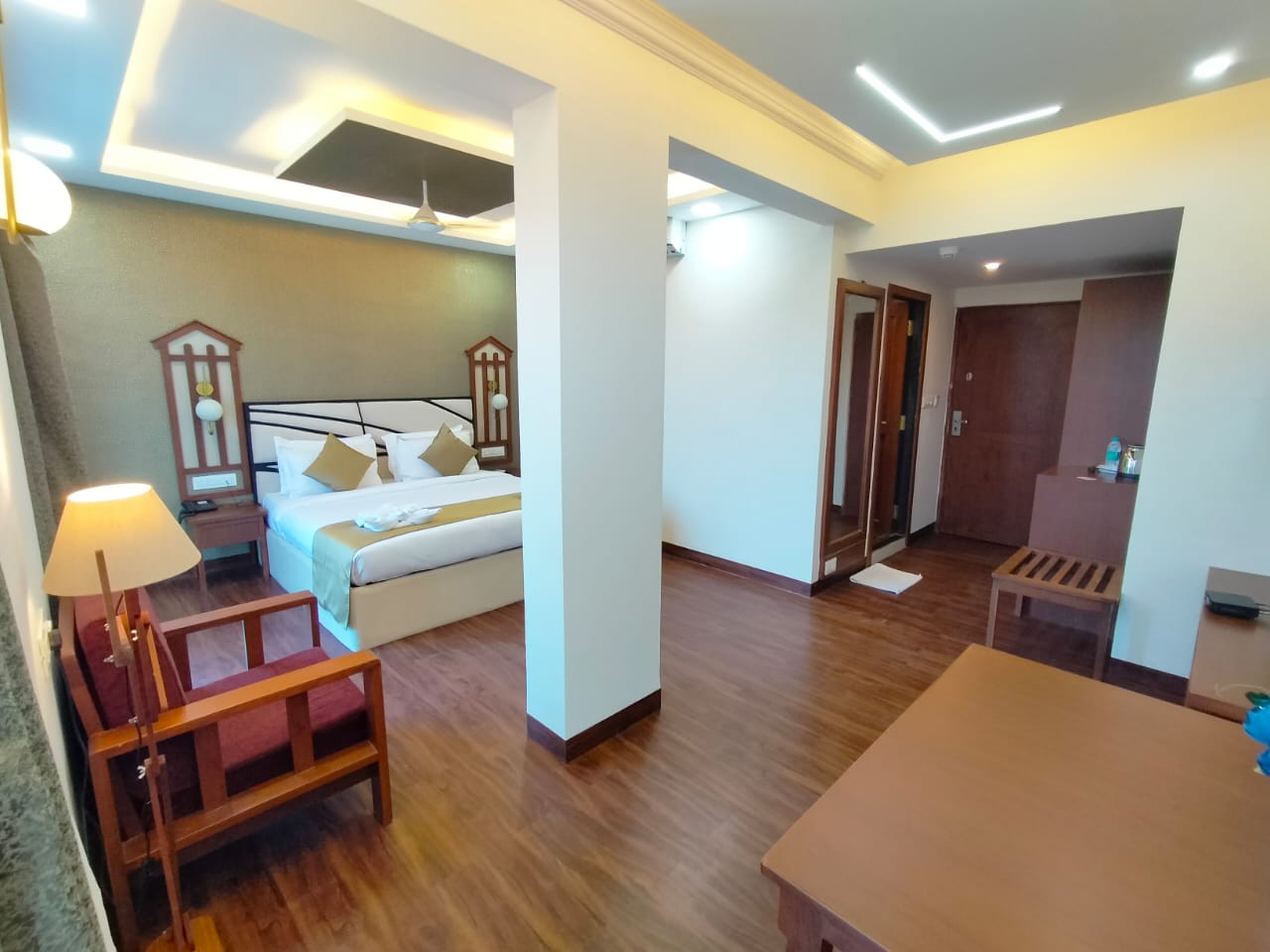 EXECUTIVE ROOM