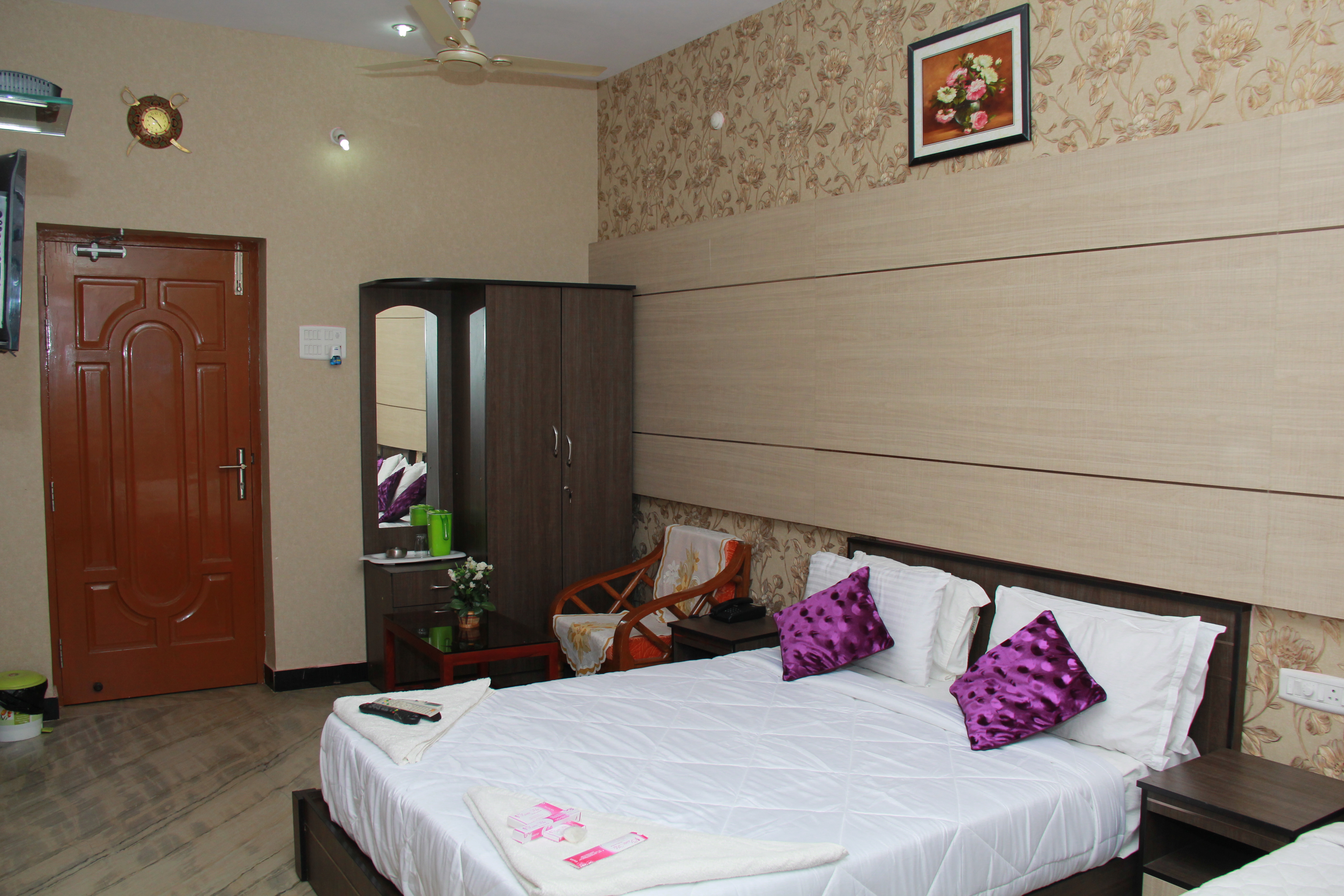 Executive Triple A/C