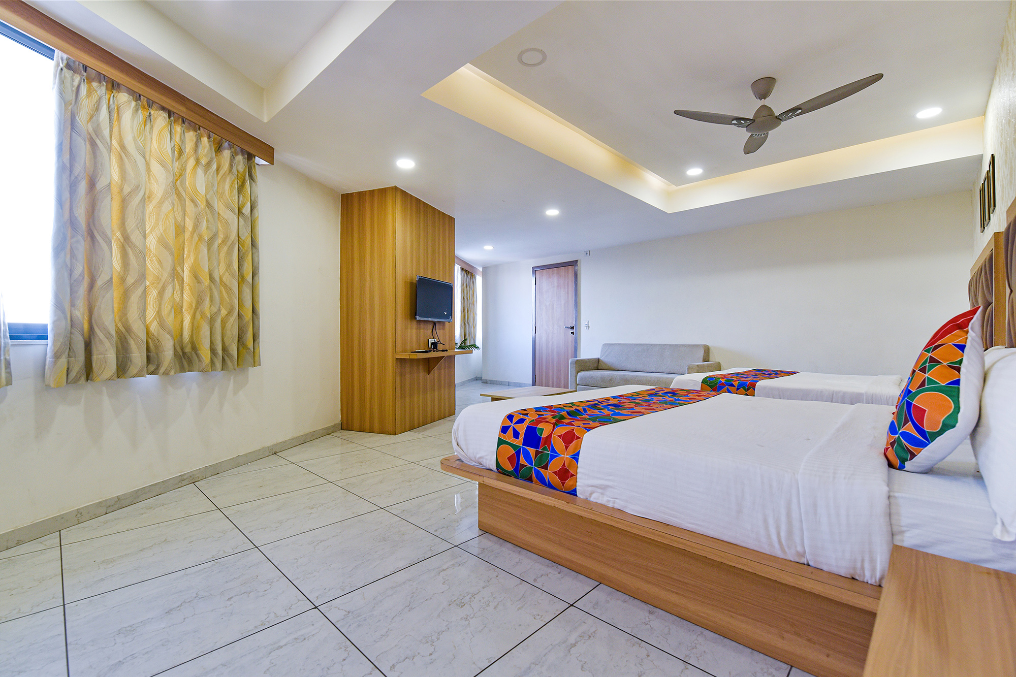 FabHotel Lee Grand Inn, Ahmedabad 5