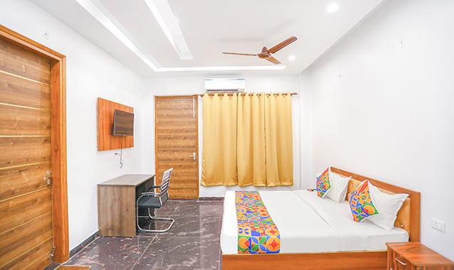 FabHotel The Grand Suite, Noida 2