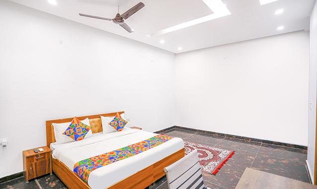 FabHotel The Grand Suite, Noida 4