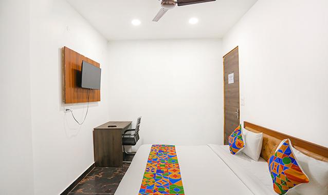 FabHotel The Grand Suite, Noida 5