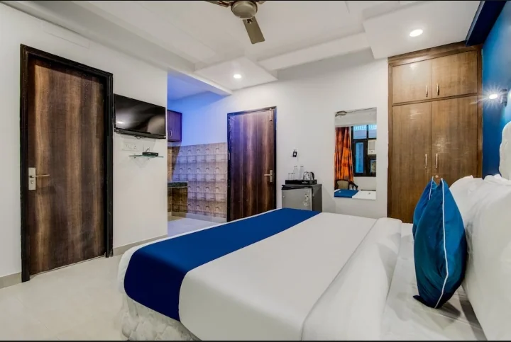 أو واي أو 23681 هيرا بالاس, New Delhi 3